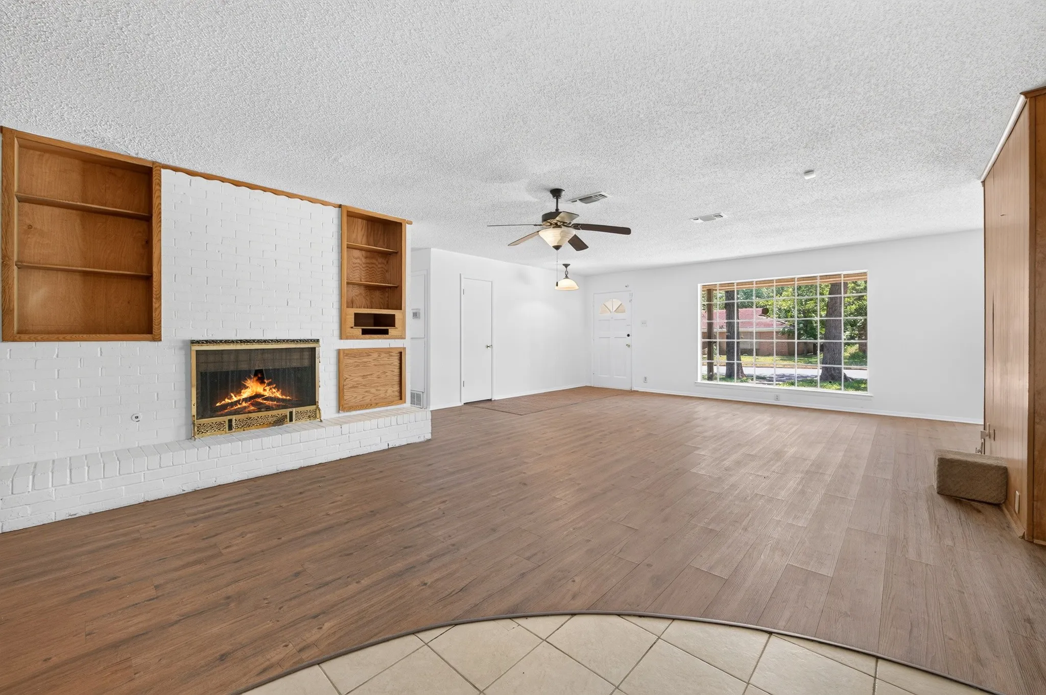 Single Family Residence For Sale in Tarrant County , 3505 Oak Haven Drive, Forest Hill, Texas 76119, 4 Bedroom, 2 Bathroom, 2 Garage spaces, 1,672 Sqft, built in 1966, mls#21262486, Real Estate Agent in Forest Hill, Homes For Sale in Tarrant county, Homes For Sale in Forest Hill, Realtor in Forest Hill Texas, Real Estate Brokerage Independent Realty Texas, Luminita Cordes Realtor