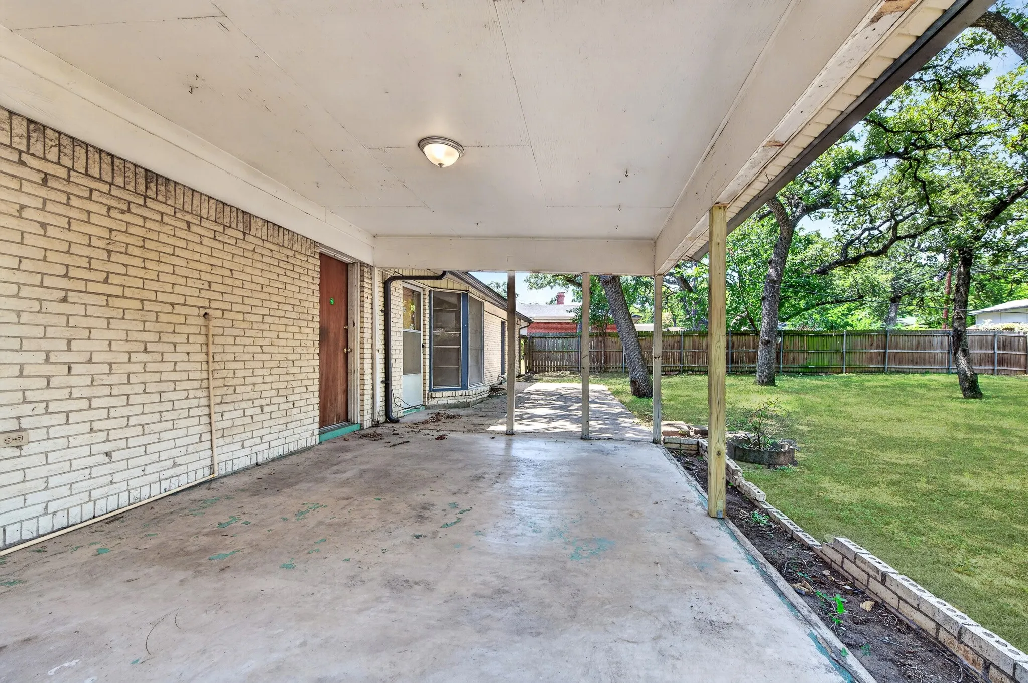 Single Family Residence For Sale in Tarrant County , 3505 Oak Haven Drive, Forest Hill, Texas 76119, 4 Bedroom, 2 Bathroom, 2 Garage spaces, 1,672 Sqft, built in 1966, mls#21262486, Real Estate Agent in Forest Hill, Homes For Sale in Tarrant county, Homes For Sale in Forest Hill, Realtor in Forest Hill Texas, Real Estate Brokerage Independent Realty Texas, Luminita Cordes Realtor