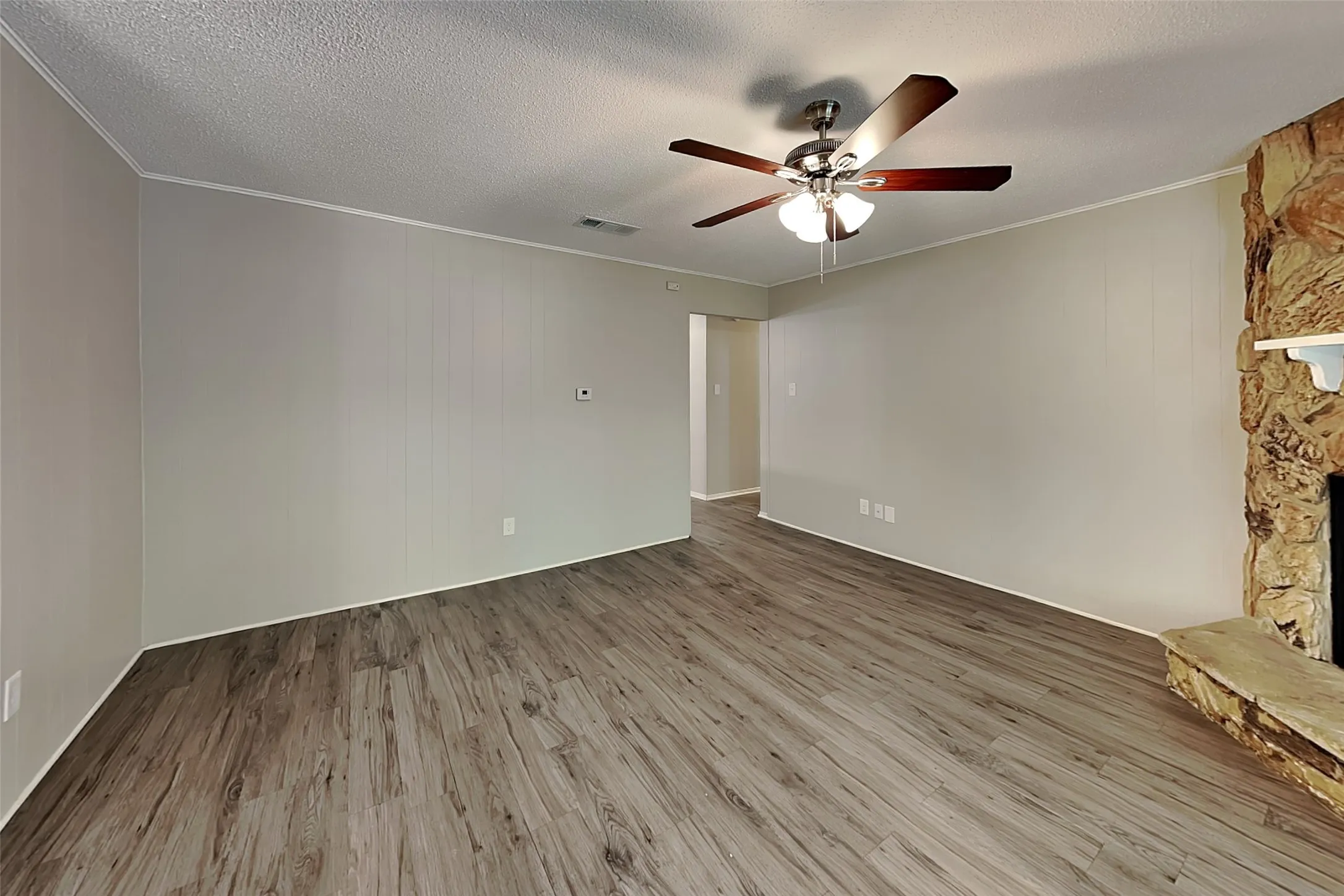 Single Family Residence For Rent in Tarrant County , 2020 Chattanooga Drive, Bedford, Texas 76022, 3 Bedroom, 2 Bathroom, 2 Garage spaces, 1,437 Sqft, built in 1966, mls#21341899, Real Estate Agent in Bedford, Homes For Rent in Tarrant county, Homes For Rent in Bedford, Realtor in Bedford Texas, Real Estate Brokerage Independent Realty Texas, Luminita Cordes Realtor