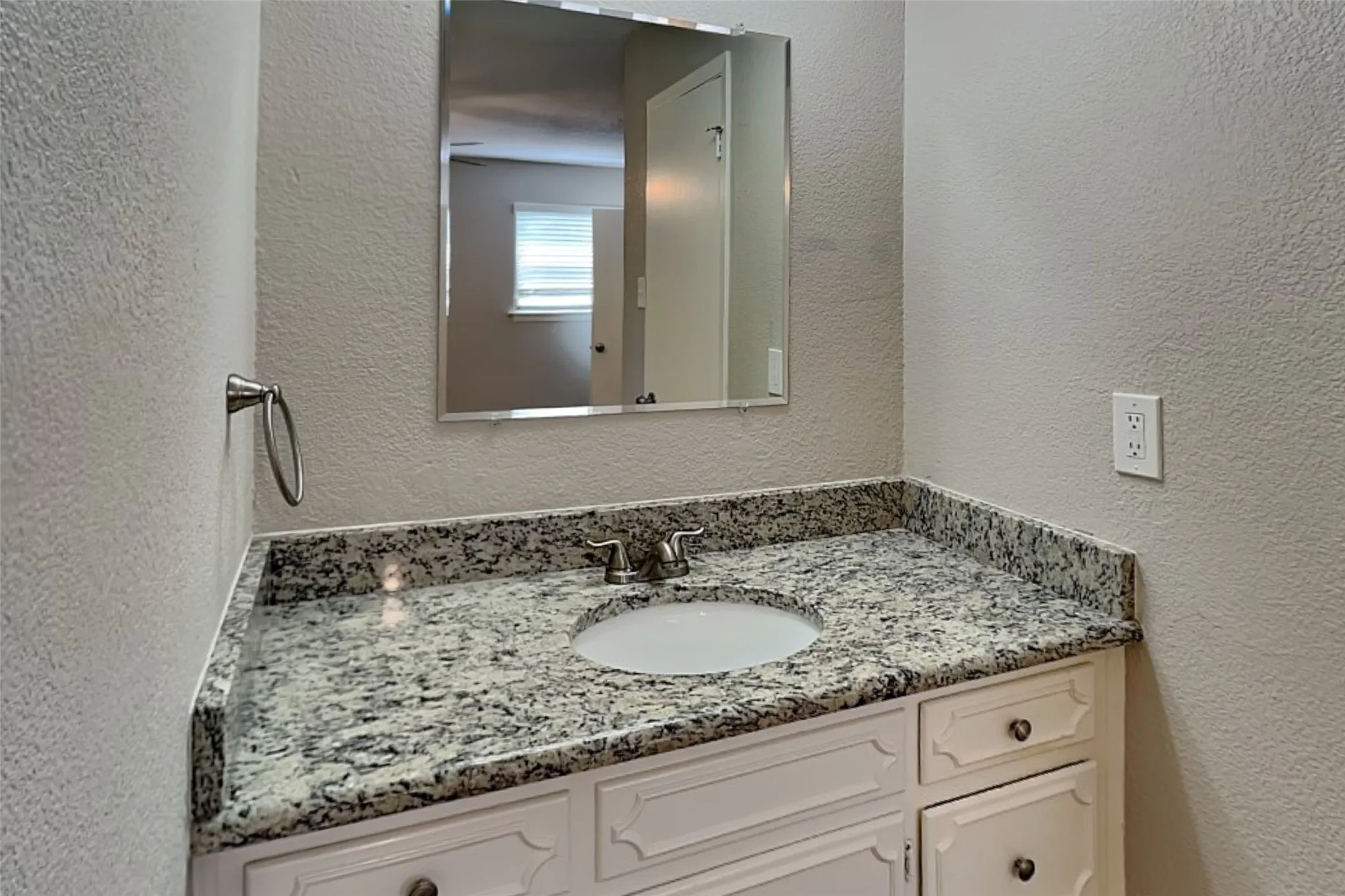 Single Family Residence For Rent in Tarrant County , 2020 Chattanooga Drive, Bedford, Texas 76022, 3 Bedroom, 2 Bathroom, 2 Garage spaces, 1,437 Sqft, built in 1966, mls#21341899, Real Estate Agent in Bedford, Homes For Rent in Tarrant county, Homes For Rent in Bedford, Realtor in Bedford Texas, Real Estate Brokerage Independent Realty Texas, Luminita Cordes Realtor