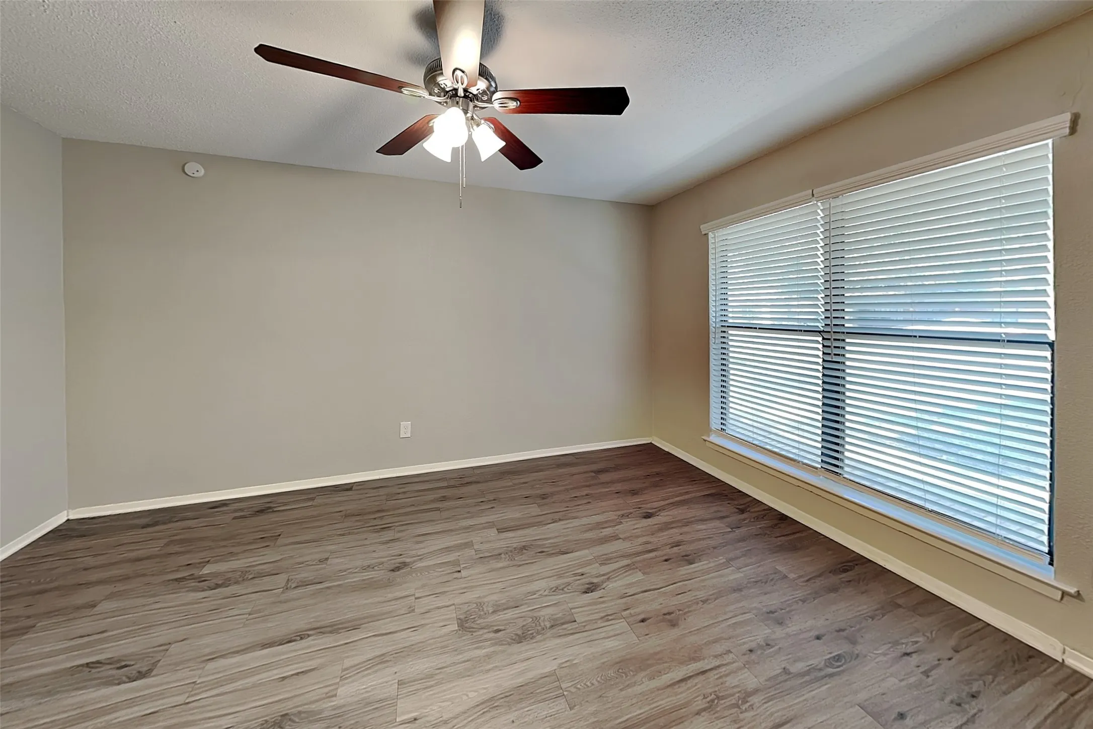 Single Family Residence For Rent in Tarrant County , 2020 Chattanooga Drive, Bedford, Texas 76022, 3 Bedroom, 2 Bathroom, 2 Garage spaces, 1,437 Sqft, built in 1966, mls#21341899, Real Estate Agent in Bedford, Homes For Rent in Tarrant county, Homes For Rent in Bedford, Realtor in Bedford Texas, Real Estate Brokerage Independent Realty Texas, Luminita Cordes Realtor