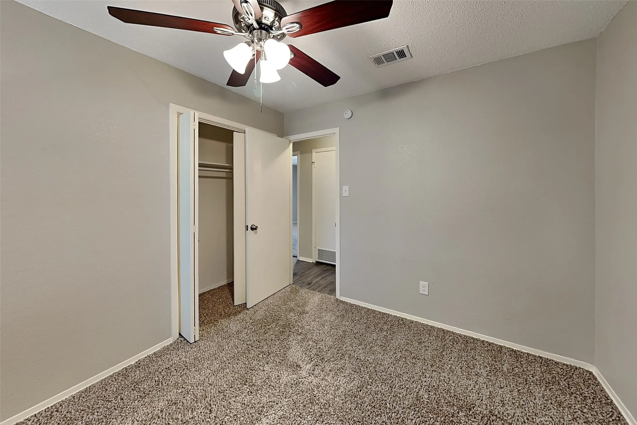 Single Family Residence For Rent in Tarrant County , 2020 Chattanooga Drive, Bedford, Texas 76022, 3 Bedroom, 2 Bathroom, 2 Garage spaces, 1,437 Sqft, built in 1966, mls#21341899, Real Estate Agent in Bedford, Homes For Rent in Tarrant county, Homes For Rent in Bedford, Realtor in Bedford Texas, Real Estate Brokerage Independent Realty Texas, Luminita Cordes Realtor