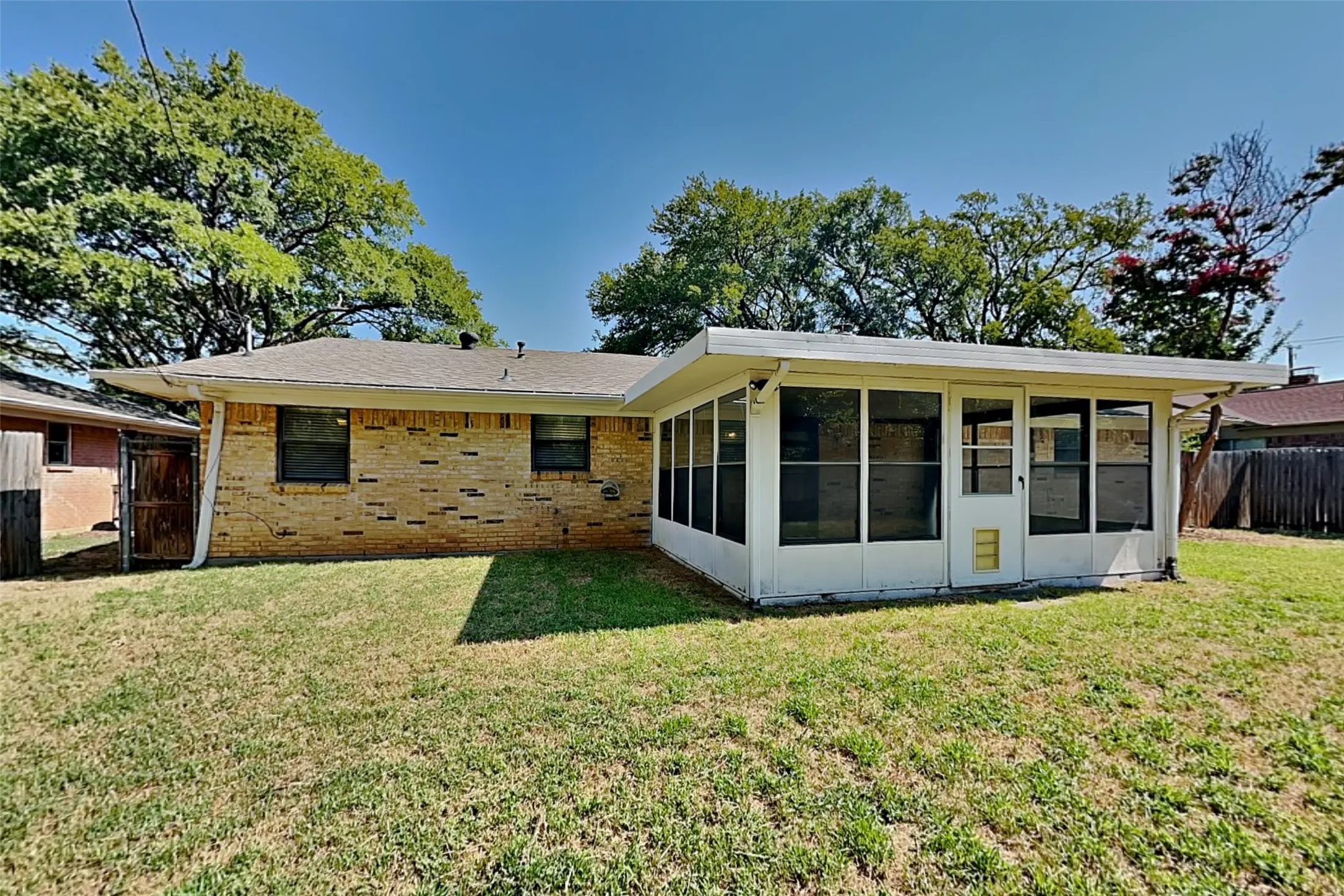 Single Family Residence For Rent in Tarrant County , 2020 Chattanooga Drive, Bedford, Texas 76022, 3 Bedroom, 2 Bathroom, 2 Garage spaces, 1,437 Sqft, built in 1966, mls#21341899, Real Estate Agent in Bedford, Homes For Rent in Tarrant county, Homes For Rent in Bedford, Realtor in Bedford Texas, Real Estate Brokerage Independent Realty Texas, Luminita Cordes Realtor