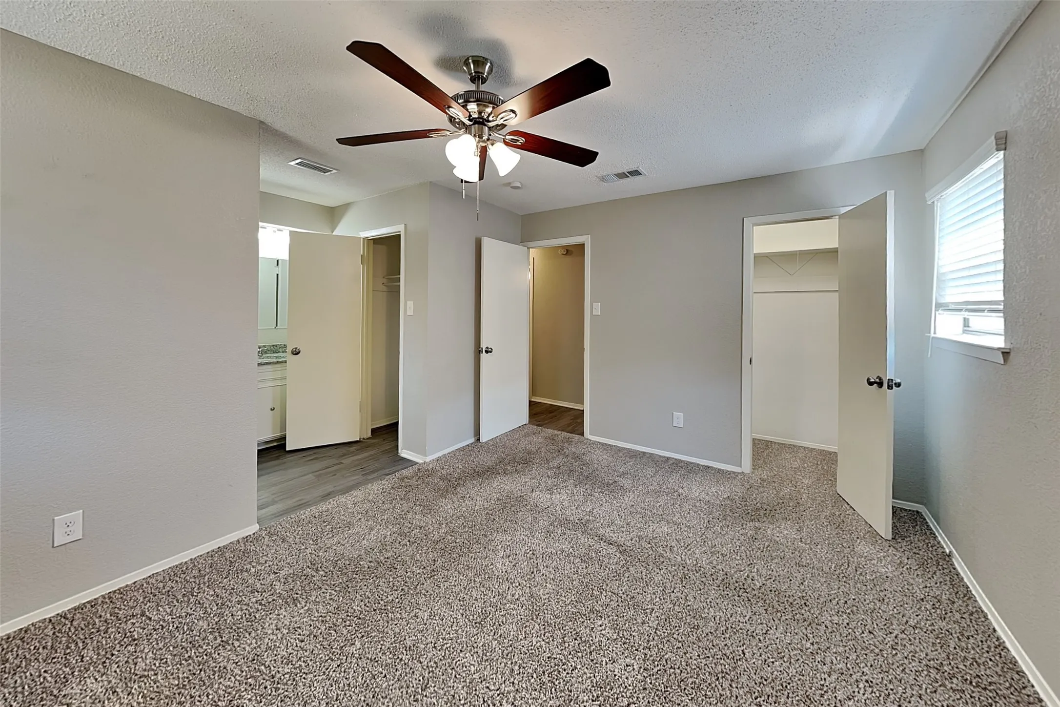 Single Family Residence For Rent in Tarrant County , 2020 Chattanooga Drive, Bedford, Texas 76022, 3 Bedroom, 2 Bathroom, 2 Garage spaces, 1,437 Sqft, built in 1966, mls#21341899, Real Estate Agent in Bedford, Homes For Rent in Tarrant county, Homes For Rent in Bedford, Realtor in Bedford Texas, Real Estate Brokerage Independent Realty Texas, Luminita Cordes Realtor