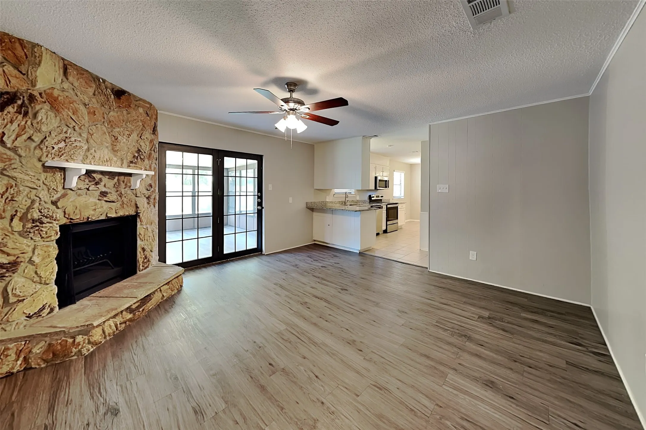 Single Family Residence For Rent in Tarrant County , 2020 Chattanooga Drive, Bedford, Texas 76022, 3 Bedroom, 2 Bathroom, 2 Garage spaces, 1,437 Sqft, built in 1966, mls#21341899, Real Estate Agent in Bedford, Homes For Rent in Tarrant county, Homes For Rent in Bedford, Realtor in Bedford Texas, Real Estate Brokerage Independent Realty Texas, Luminita Cordes Realtor