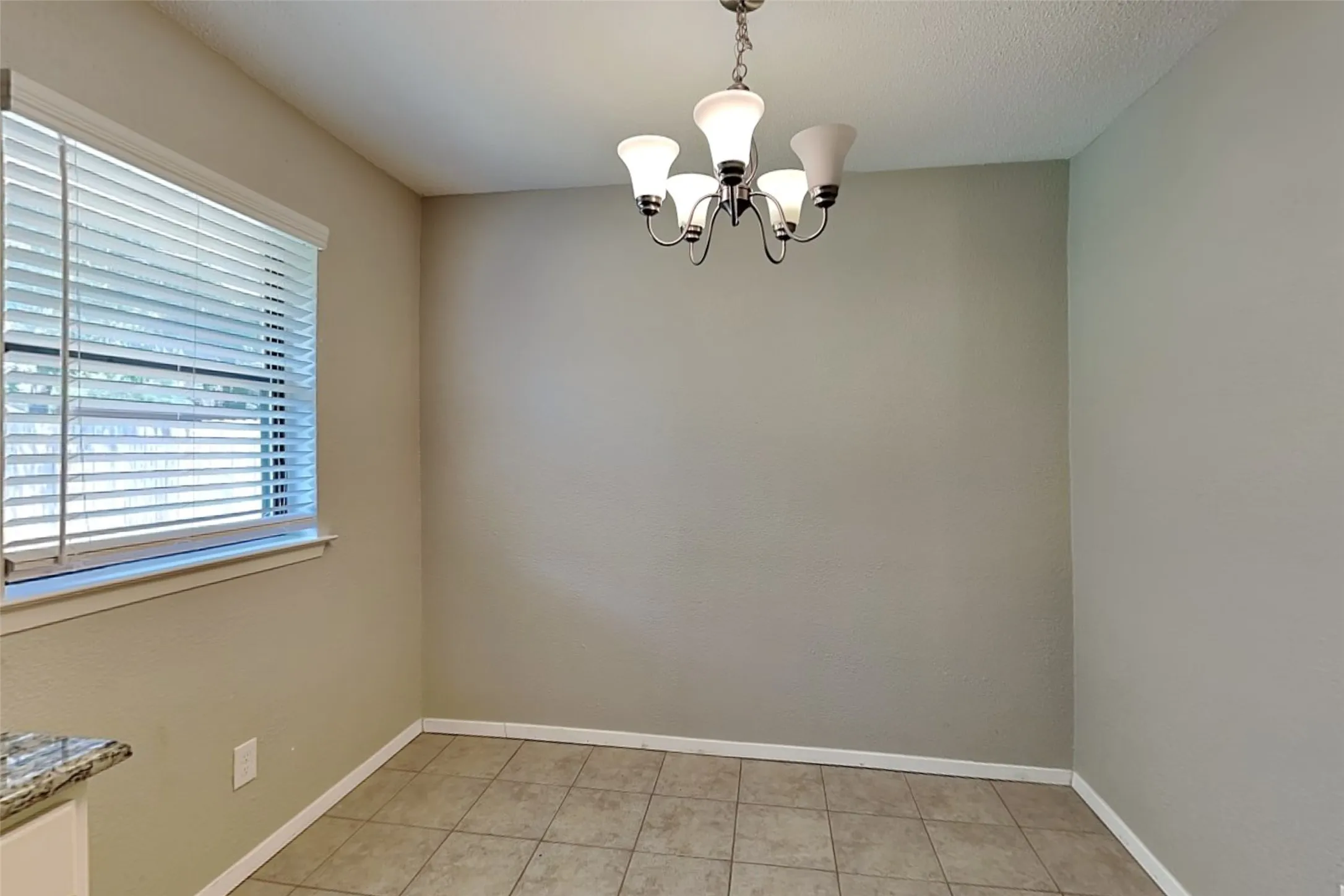 Single Family Residence For Rent in Tarrant County , 2020 Chattanooga Drive, Bedford, Texas 76022, 3 Bedroom, 2 Bathroom, 2 Garage spaces, 1,437 Sqft, built in 1966, mls#21341899, Real Estate Agent in Bedford, Homes For Rent in Tarrant county, Homes For Rent in Bedford, Realtor in Bedford Texas, Real Estate Brokerage Independent Realty Texas, Luminita Cordes Realtor