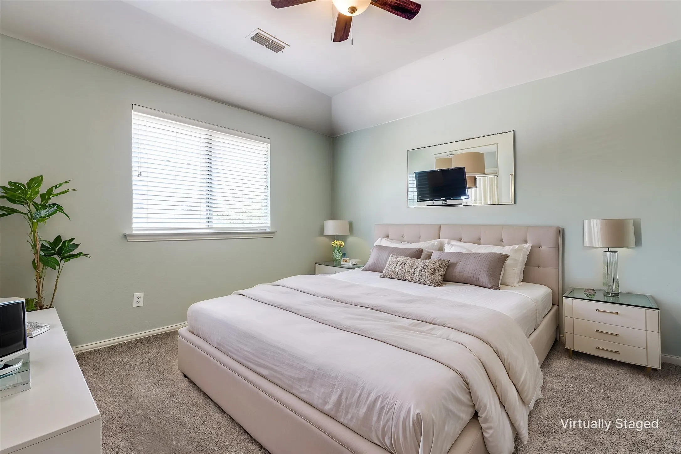 Single Family Residence For Sale in Collin County , 3516 Lindale Drive, Mc Kinney, Texas 75072, 4 Bedroom, 3 Bathroom, 2 Garage spaces, 2,478 Sqft, built in 2003, mls#21341890, Real Estate Agent in Mc Kinney, Homes For Sale in Collin county, Homes For Sale in Mc Kinney, Realtor in Mc Kinney Texas, Real Estate Brokerage Independent Realty Texas, Luminita Cordes Realtor