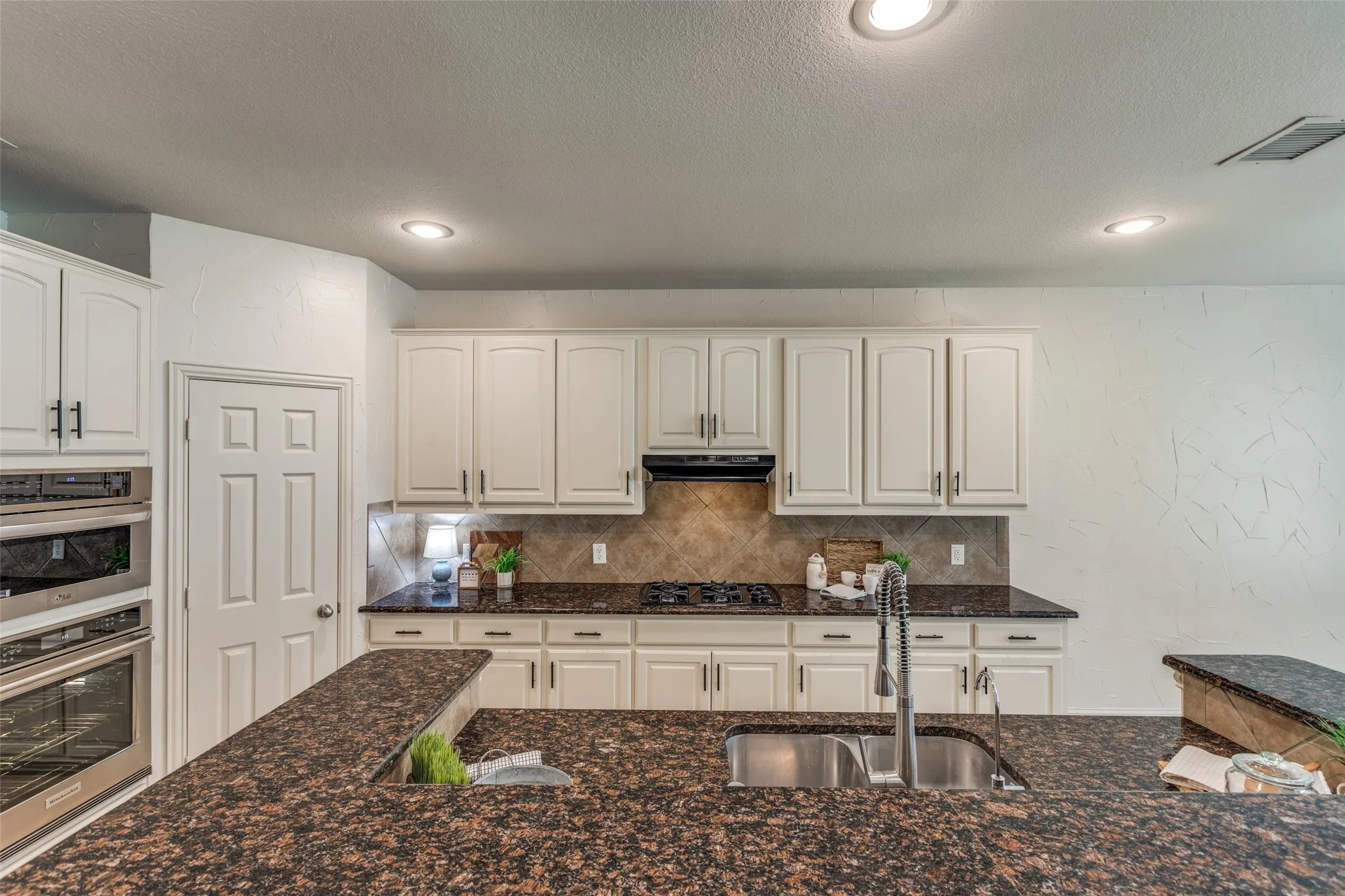 Single Family Residence For Sale in Collin County , 3516 Lindale Drive, Mc Kinney, Texas 75072, 4 Bedroom, 3 Bathroom, 2 Garage spaces, 2,478 Sqft, built in 2003, mls#21341890, Real Estate Agent in Mc Kinney, Homes For Sale in Collin county, Homes For Sale in Mc Kinney, Realtor in Mc Kinney Texas, Real Estate Brokerage Independent Realty Texas, Luminita Cordes Realtor