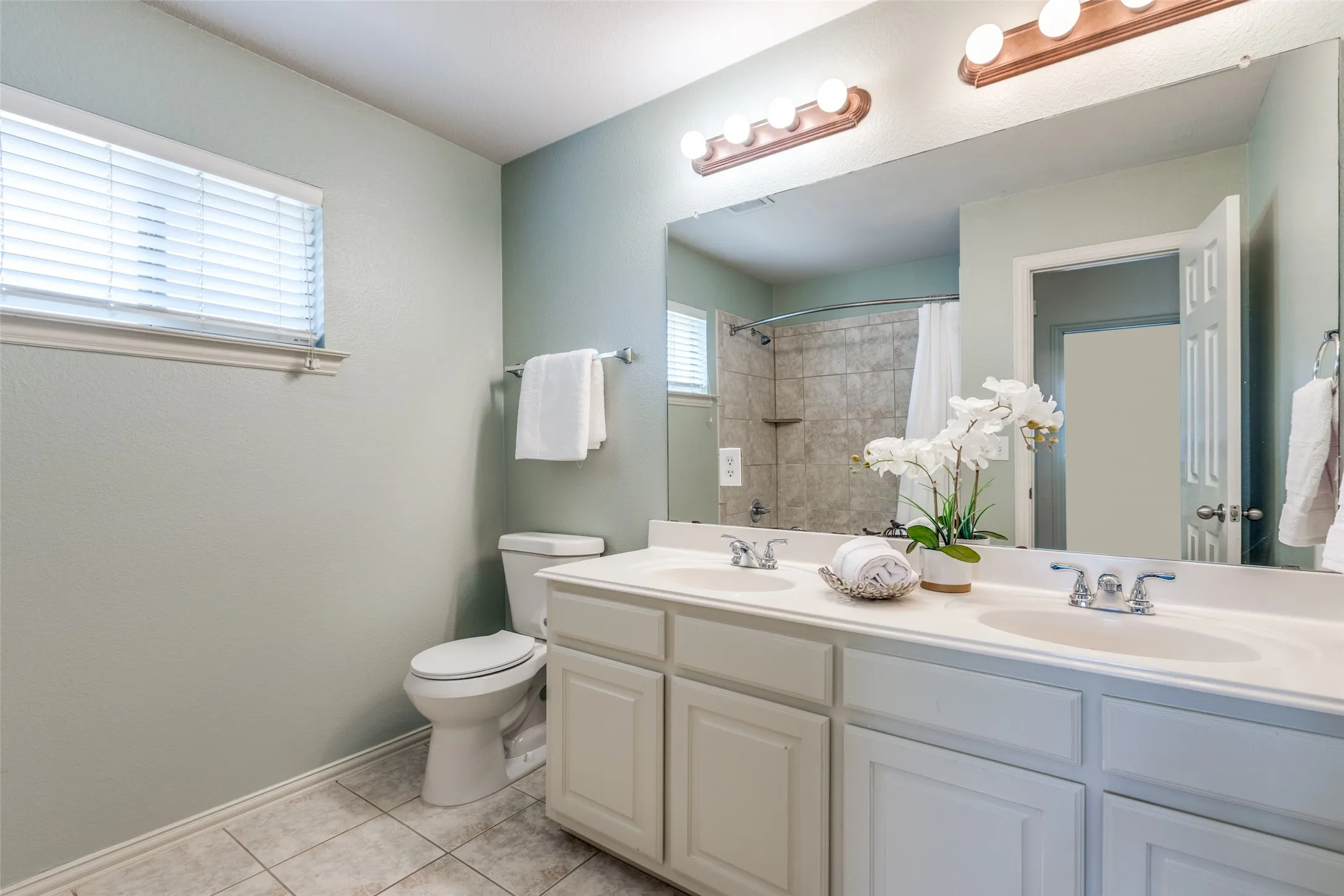 Single Family Residence For Sale in Collin County , 3516 Lindale Drive, Mc Kinney, Texas 75072, 4 Bedroom, 3 Bathroom, 2 Garage spaces, 2,478 Sqft, built in 2003, mls#21341890, Real Estate Agent in Mc Kinney, Homes For Sale in Collin county, Homes For Sale in Mc Kinney, Realtor in Mc Kinney Texas, Real Estate Brokerage Independent Realty Texas, Luminita Cordes Realtor