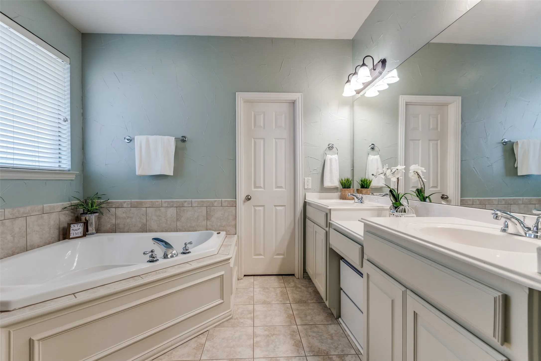 Single Family Residence For Sale in Collin County , 3516 Lindale Drive, Mc Kinney, Texas 75072, 4 Bedroom, 3 Bathroom, 2 Garage spaces, 2,478 Sqft, built in 2003, mls#21341890, Real Estate Agent in Mc Kinney, Homes For Sale in Collin county, Homes For Sale in Mc Kinney, Realtor in Mc Kinney Texas, Real Estate Brokerage Independent Realty Texas, Luminita Cordes Realtor