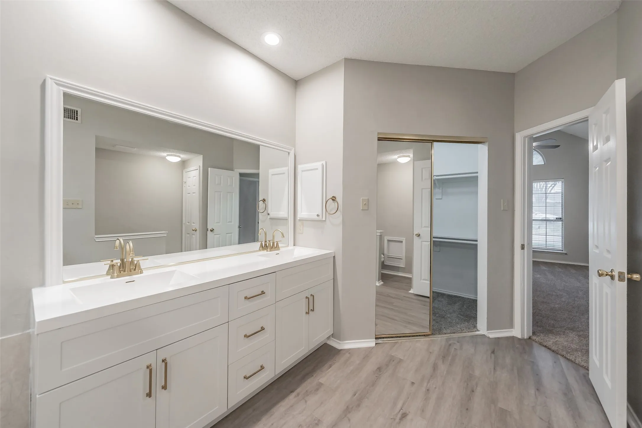 Single Family Residence For Sale in Dallas County , 969 Remington Trail, Mesquite, Texas 75181, 3 Bedroom, 3 Bathroom, 2 Garage spaces, 1,483 Sqft, built in 1989, mls#21341909, Real Estate Agent in Mesquite, Homes For Sale in Dallas county, Homes For Sale in Mesquite, Realtor in Mesquite Texas, Real Estate Brokerage Independent Realty Texas, Luminita Cordes Realtor
