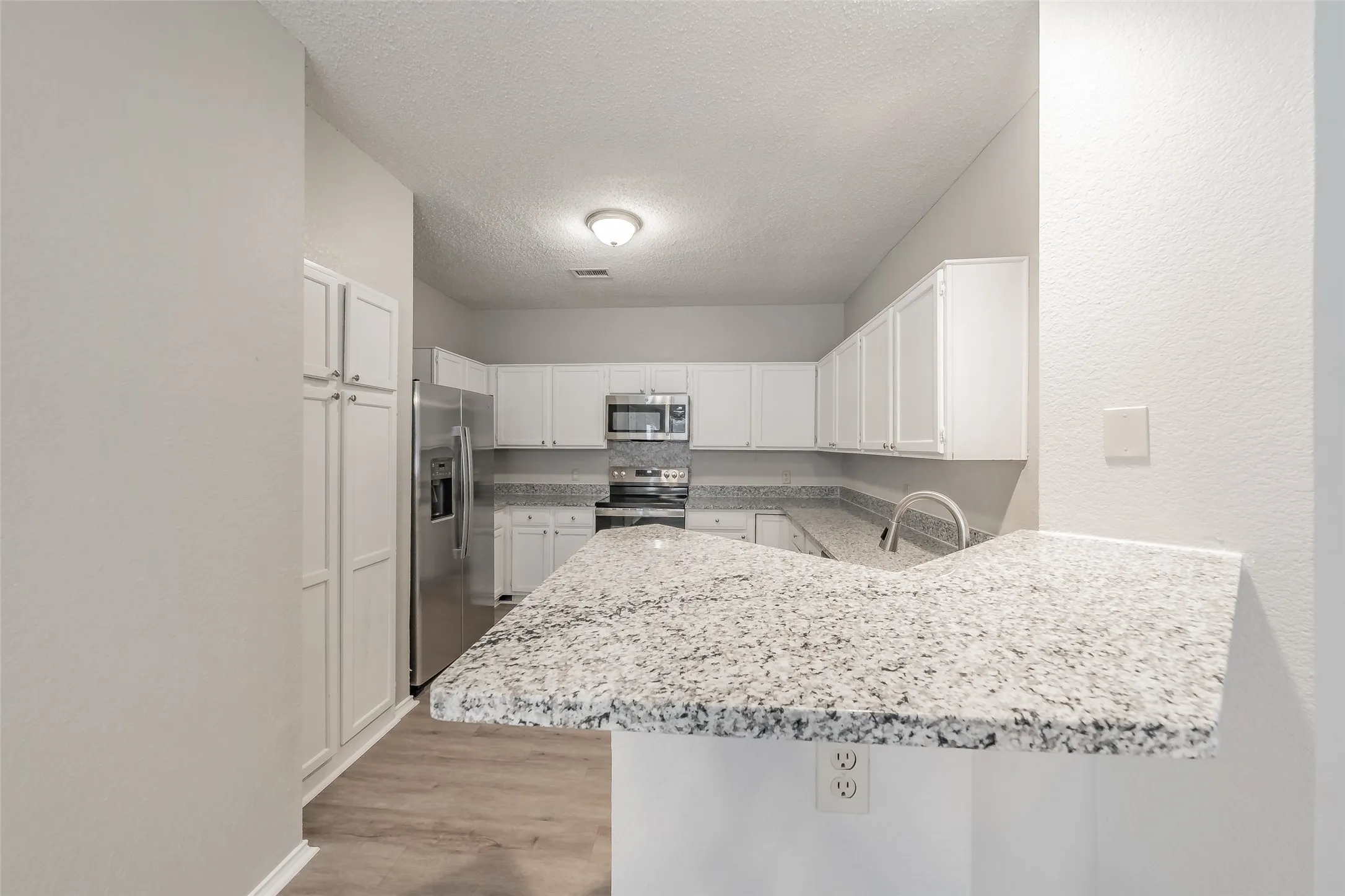 Single Family Residence For Sale in Dallas County , 969 Remington Trail, Mesquite, Texas 75181, 3 Bedroom, 3 Bathroom, 2 Garage spaces, 1,483 Sqft, built in 1989, mls#21341909, Real Estate Agent in Mesquite, Homes For Sale in Dallas county, Homes For Sale in Mesquite, Realtor in Mesquite Texas, Real Estate Brokerage Independent Realty Texas, Luminita Cordes Realtor