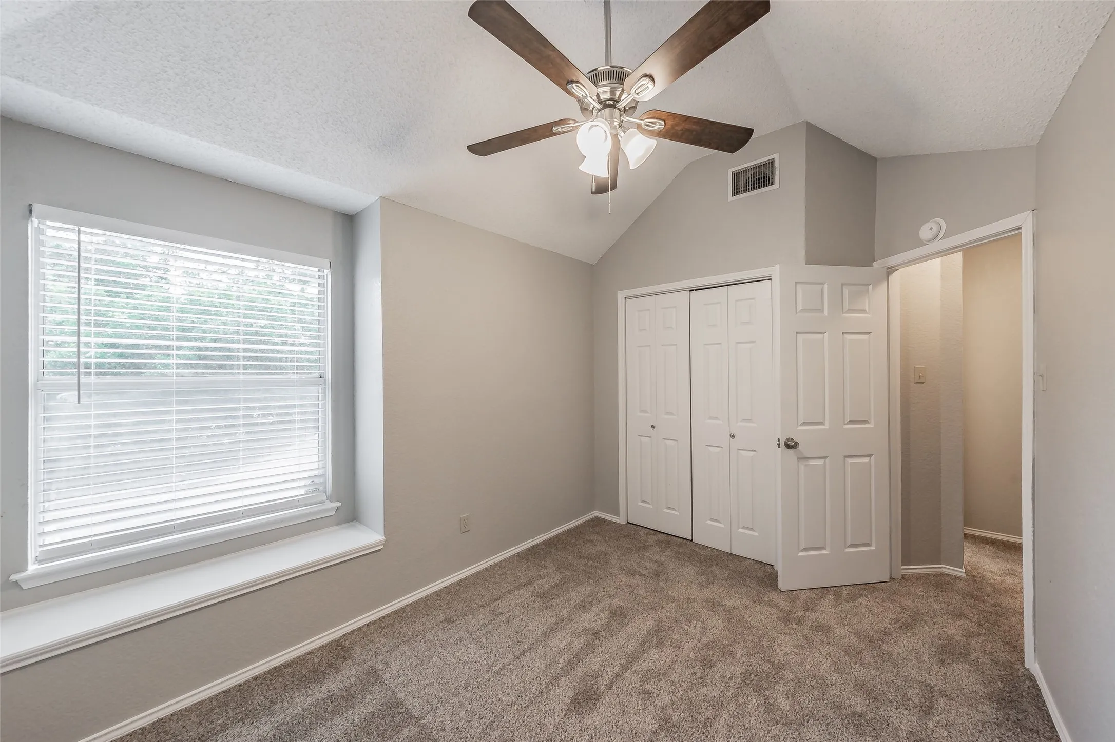 Single Family Residence For Sale in Dallas County , 969 Remington Trail, Mesquite, Texas 75181, 3 Bedroom, 3 Bathroom, 2 Garage spaces, 1,483 Sqft, built in 1989, mls#21341909, Real Estate Agent in Mesquite, Homes For Sale in Dallas county, Homes For Sale in Mesquite, Realtor in Mesquite Texas, Real Estate Brokerage Independent Realty Texas, Luminita Cordes Realtor
