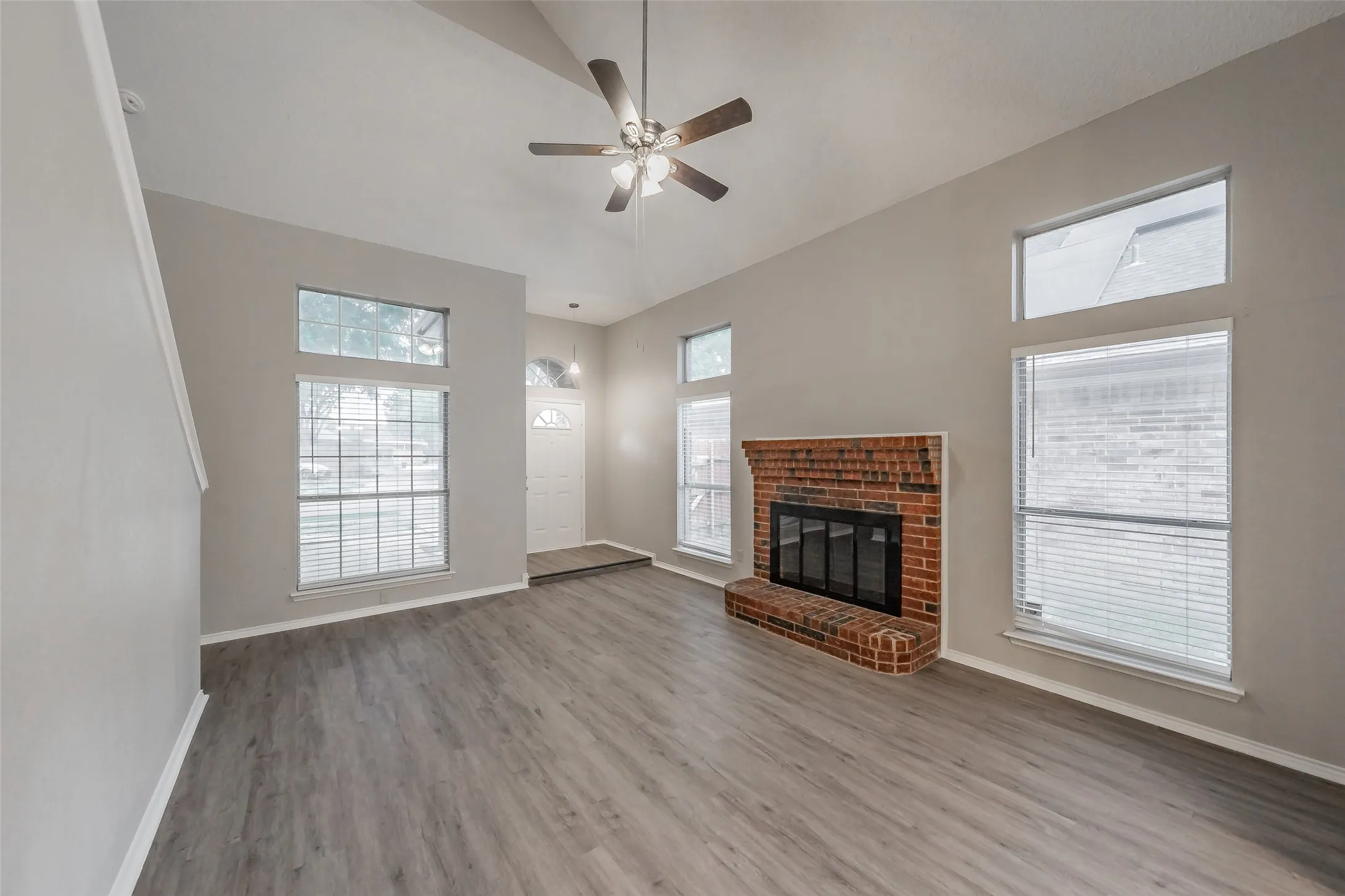 Single Family Residence For Sale in Dallas County , 969 Remington Trail, Mesquite, Texas 75181, 3 Bedroom, 3 Bathroom, 2 Garage spaces, 1,483 Sqft, built in 1989, mls#21341909, Real Estate Agent in Mesquite, Homes For Sale in Dallas county, Homes For Sale in Mesquite, Realtor in Mesquite Texas, Real Estate Brokerage Independent Realty Texas, Luminita Cordes Realtor