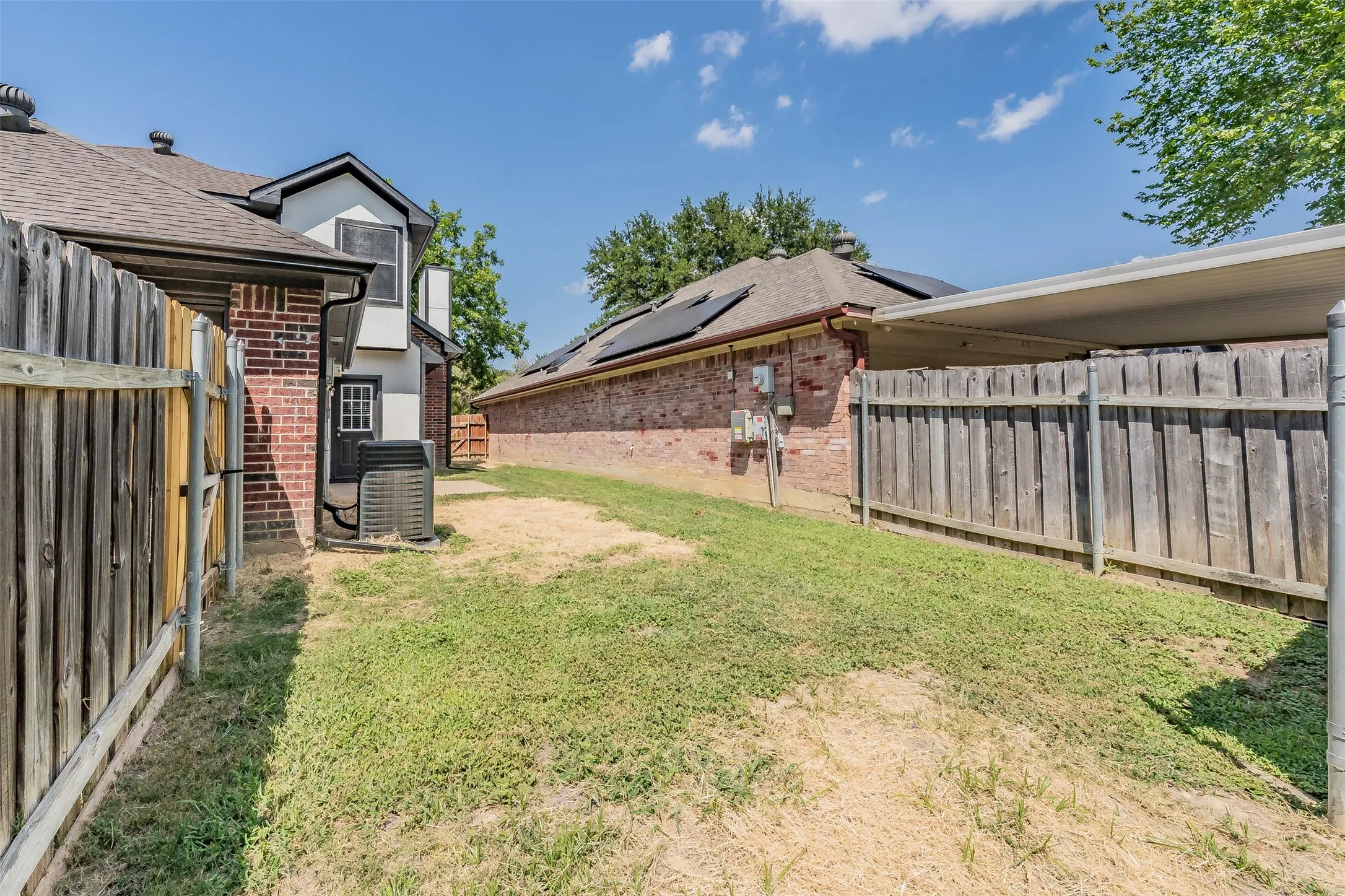 Single Family Residence For Sale in Dallas County , 969 Remington Trail, Mesquite, Texas 75181, 3 Bedroom, 3 Bathroom, 2 Garage spaces, 1,483 Sqft, built in 1989, mls#21341909, Real Estate Agent in Mesquite, Homes For Sale in Dallas county, Homes For Sale in Mesquite, Realtor in Mesquite Texas, Real Estate Brokerage Independent Realty Texas, Luminita Cordes Realtor