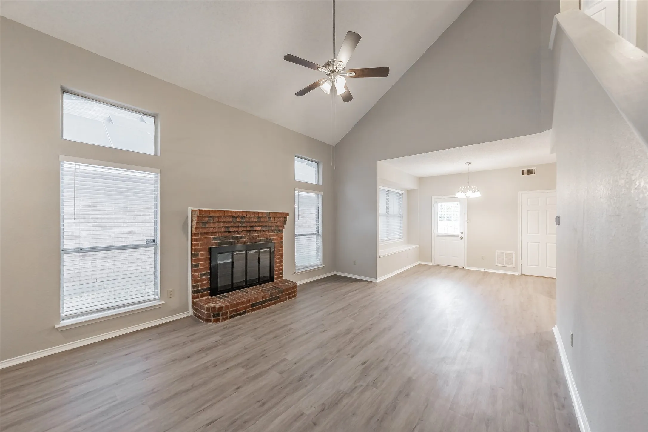 Single Family Residence For Sale in Dallas County , 969 Remington Trail, Mesquite, Texas 75181, 3 Bedroom, 3 Bathroom, 2 Garage spaces, 1,483 Sqft, built in 1989, mls#21341909, Real Estate Agent in Mesquite, Homes For Sale in Dallas county, Homes For Sale in Mesquite, Realtor in Mesquite Texas, Real Estate Brokerage Independent Realty Texas, Luminita Cordes Realtor