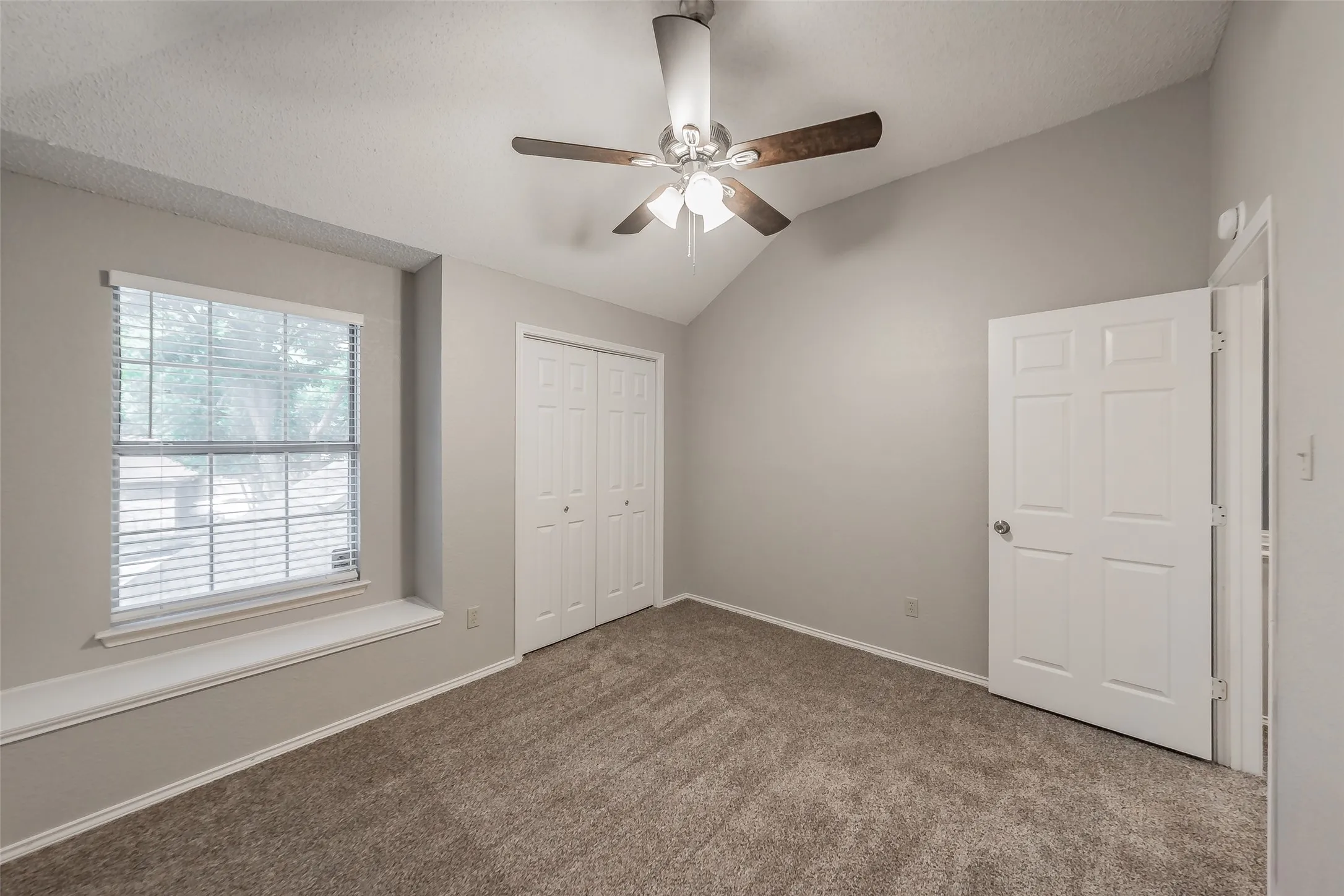 Single Family Residence For Sale in Dallas County , 969 Remington Trail, Mesquite, Texas 75181, 3 Bedroom, 3 Bathroom, 2 Garage spaces, 1,483 Sqft, built in 1989, mls#21341909, Real Estate Agent in Mesquite, Homes For Sale in Dallas county, Homes For Sale in Mesquite, Realtor in Mesquite Texas, Real Estate Brokerage Independent Realty Texas, Luminita Cordes Realtor