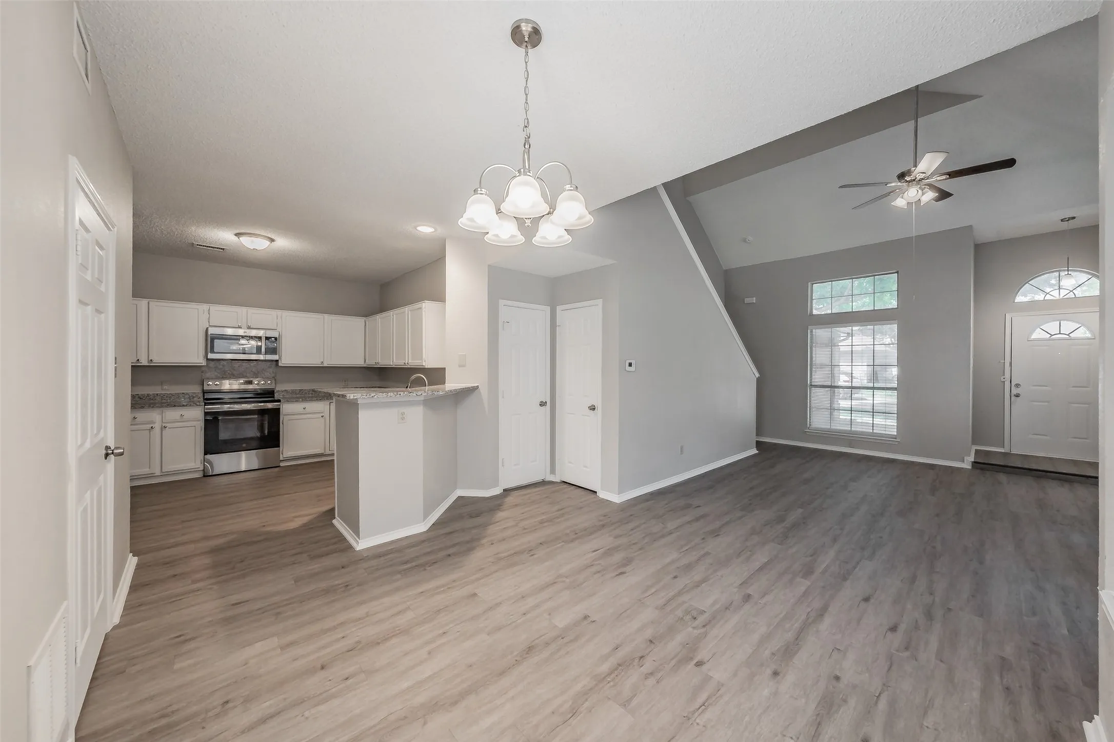 Single Family Residence For Sale in Dallas County , 969 Remington Trail, Mesquite, Texas 75181, 3 Bedroom, 3 Bathroom, 2 Garage spaces, 1,483 Sqft, built in 1989, mls#21341909, Real Estate Agent in Mesquite, Homes For Sale in Dallas county, Homes For Sale in Mesquite, Realtor in Mesquite Texas, Real Estate Brokerage Independent Realty Texas, Luminita Cordes Realtor