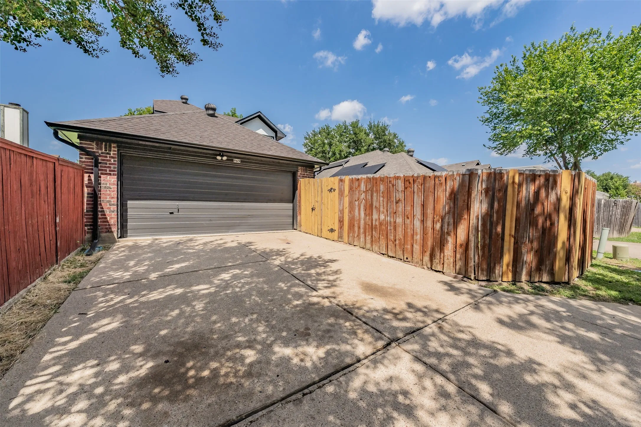 Single Family Residence For Sale in Dallas County , 969 Remington Trail, Mesquite, Texas 75181, 3 Bedroom, 3 Bathroom, 2 Garage spaces, 1,483 Sqft, built in 1989, mls#21341909, Real Estate Agent in Mesquite, Homes For Sale in Dallas county, Homes For Sale in Mesquite, Realtor in Mesquite Texas, Real Estate Brokerage Independent Realty Texas, Luminita Cordes Realtor