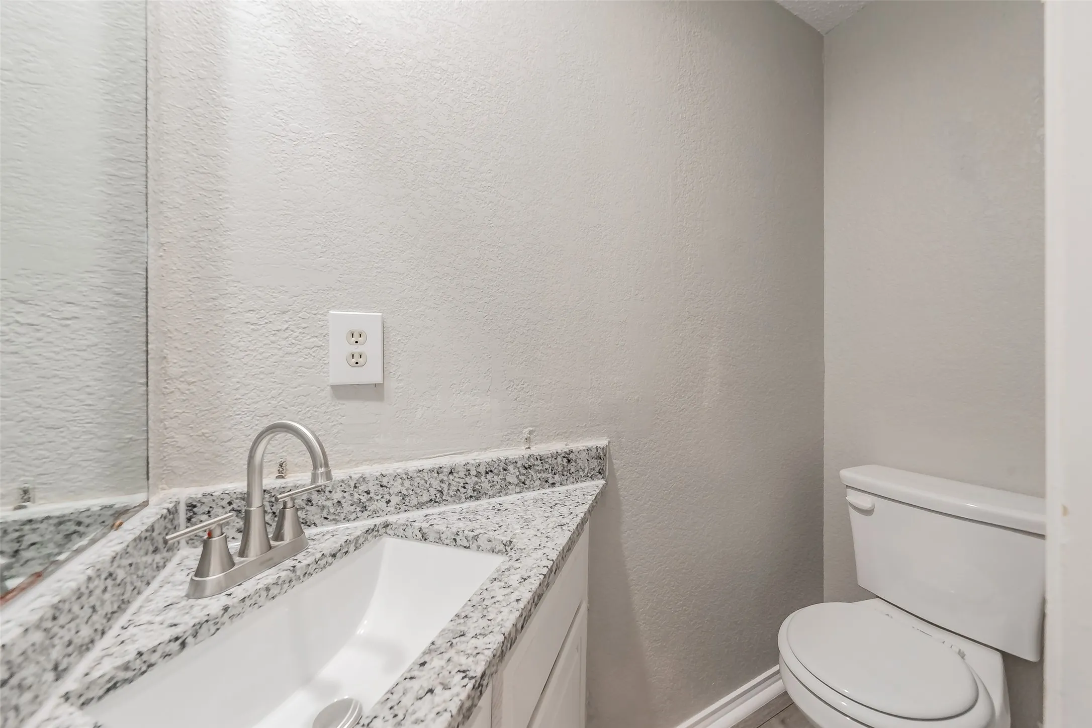 Single Family Residence For Sale in Dallas County , 969 Remington Trail, Mesquite, Texas 75181, 3 Bedroom, 3 Bathroom, 2 Garage spaces, 1,483 Sqft, built in 1989, mls#21341909, Real Estate Agent in Mesquite, Homes For Sale in Dallas county, Homes For Sale in Mesquite, Realtor in Mesquite Texas, Real Estate Brokerage Independent Realty Texas, Luminita Cordes Realtor