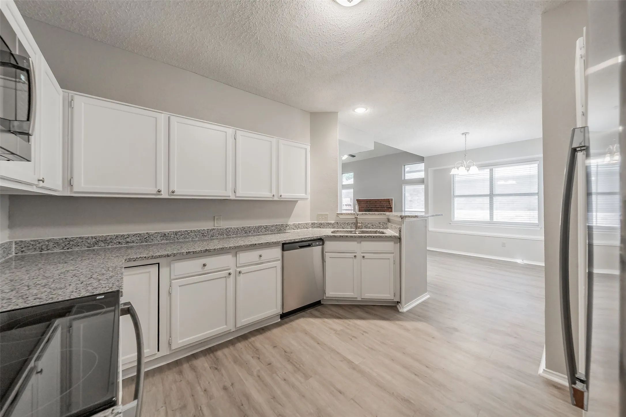 Single Family Residence For Sale in Dallas County , 969 Remington Trail, Mesquite, Texas 75181, 3 Bedroom, 3 Bathroom, 2 Garage spaces, 1,483 Sqft, built in 1989, mls#21341909, Real Estate Agent in Mesquite, Homes For Sale in Dallas county, Homes For Sale in Mesquite, Realtor in Mesquite Texas, Real Estate Brokerage Independent Realty Texas, Luminita Cordes Realtor
