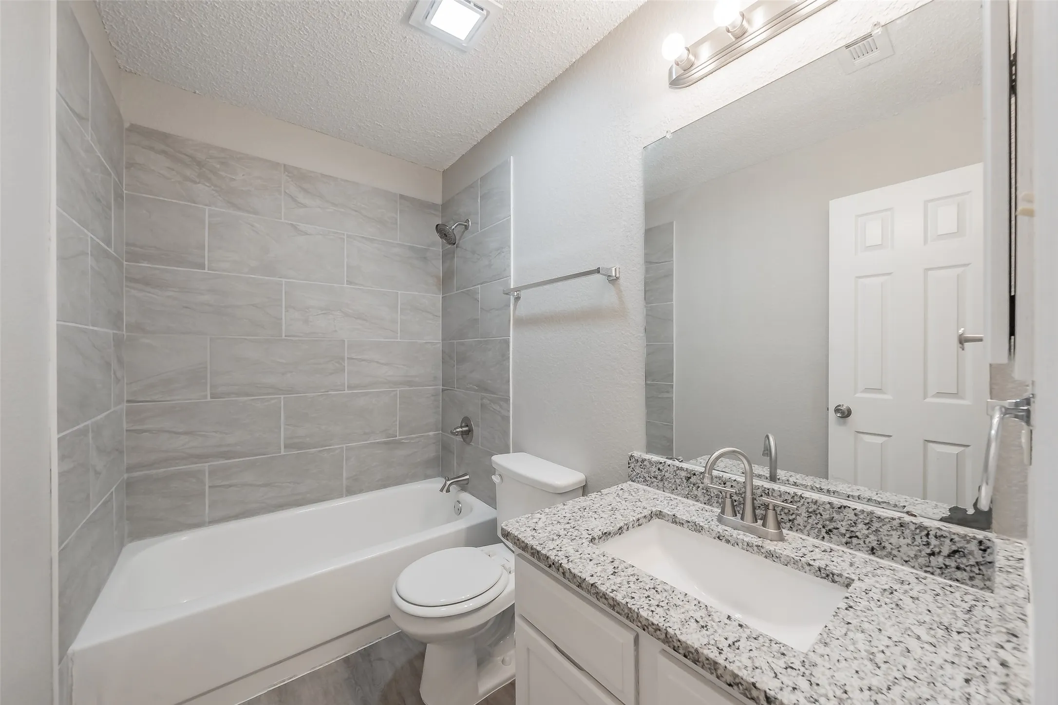 Single Family Residence For Sale in Dallas County , 969 Remington Trail, Mesquite, Texas 75181, 3 Bedroom, 3 Bathroom, 2 Garage spaces, 1,483 Sqft, built in 1989, mls#21341909, Real Estate Agent in Mesquite, Homes For Sale in Dallas county, Homes For Sale in Mesquite, Realtor in Mesquite Texas, Real Estate Brokerage Independent Realty Texas, Luminita Cordes Realtor