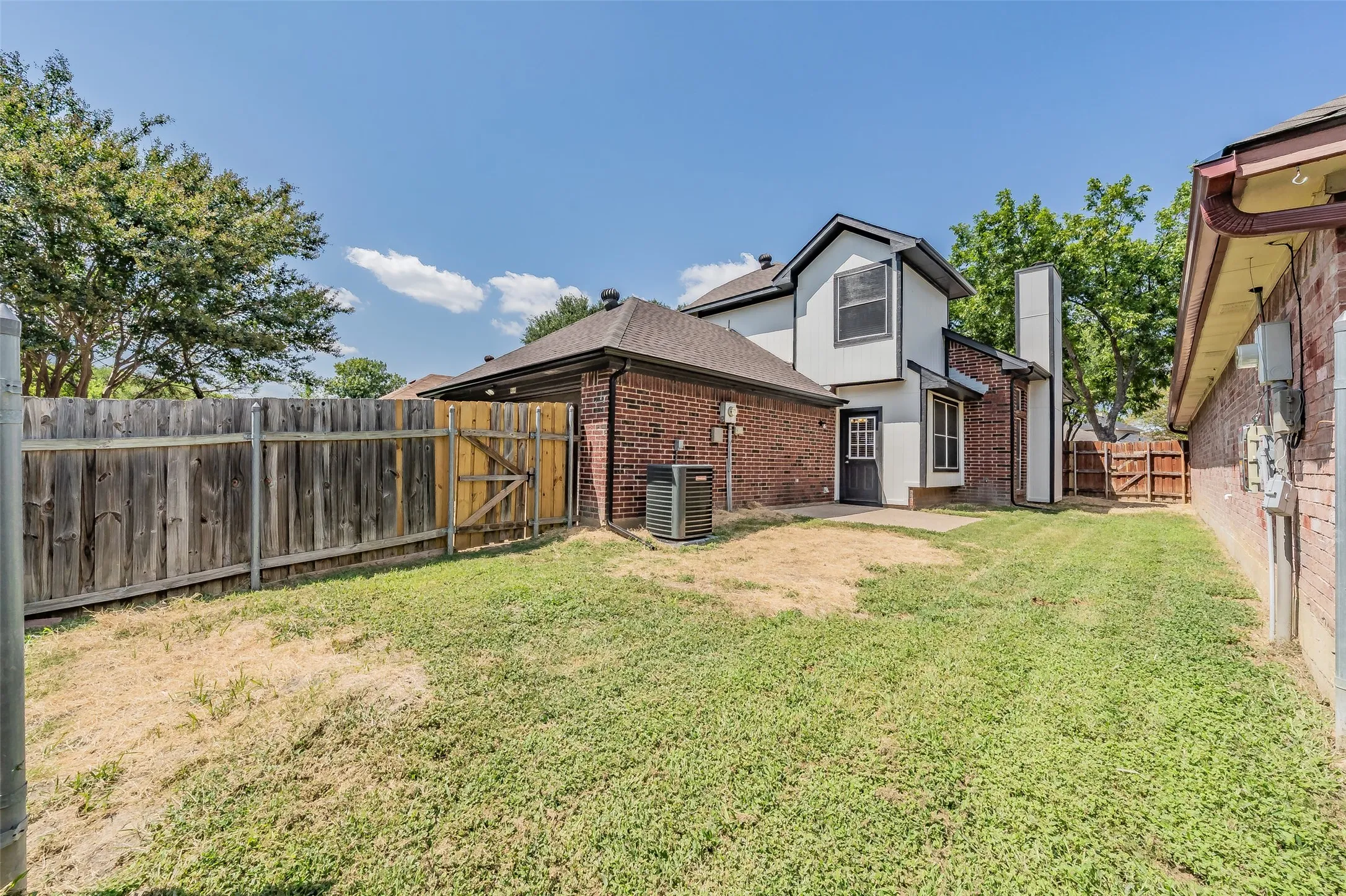 Single Family Residence For Sale in Dallas County , 969 Remington Trail, Mesquite, Texas 75181, 3 Bedroom, 3 Bathroom, 2 Garage spaces, 1,483 Sqft, built in 1989, mls#21341909, Real Estate Agent in Mesquite, Homes For Sale in Dallas county, Homes For Sale in Mesquite, Realtor in Mesquite Texas, Real Estate Brokerage Independent Realty Texas, Luminita Cordes Realtor