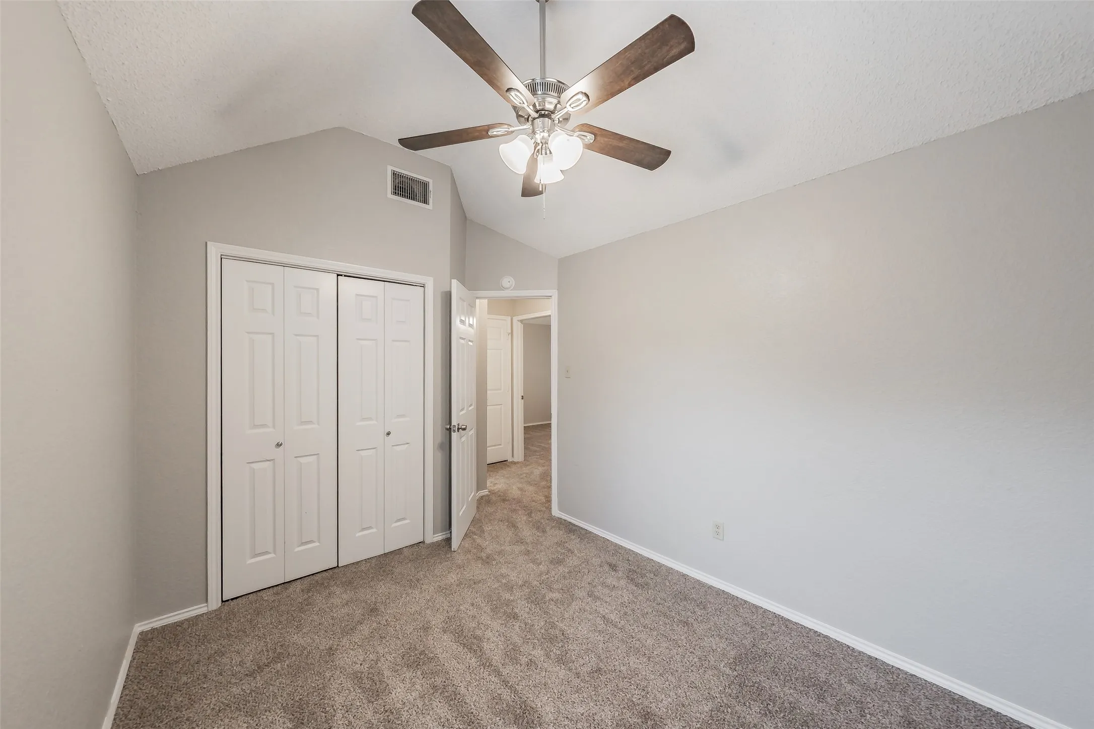 Single Family Residence For Sale in Dallas County , 969 Remington Trail, Mesquite, Texas 75181, 3 Bedroom, 3 Bathroom, 2 Garage spaces, 1,483 Sqft, built in 1989, mls#21341909, Real Estate Agent in Mesquite, Homes For Sale in Dallas county, Homes For Sale in Mesquite, Realtor in Mesquite Texas, Real Estate Brokerage Independent Realty Texas, Luminita Cordes Realtor