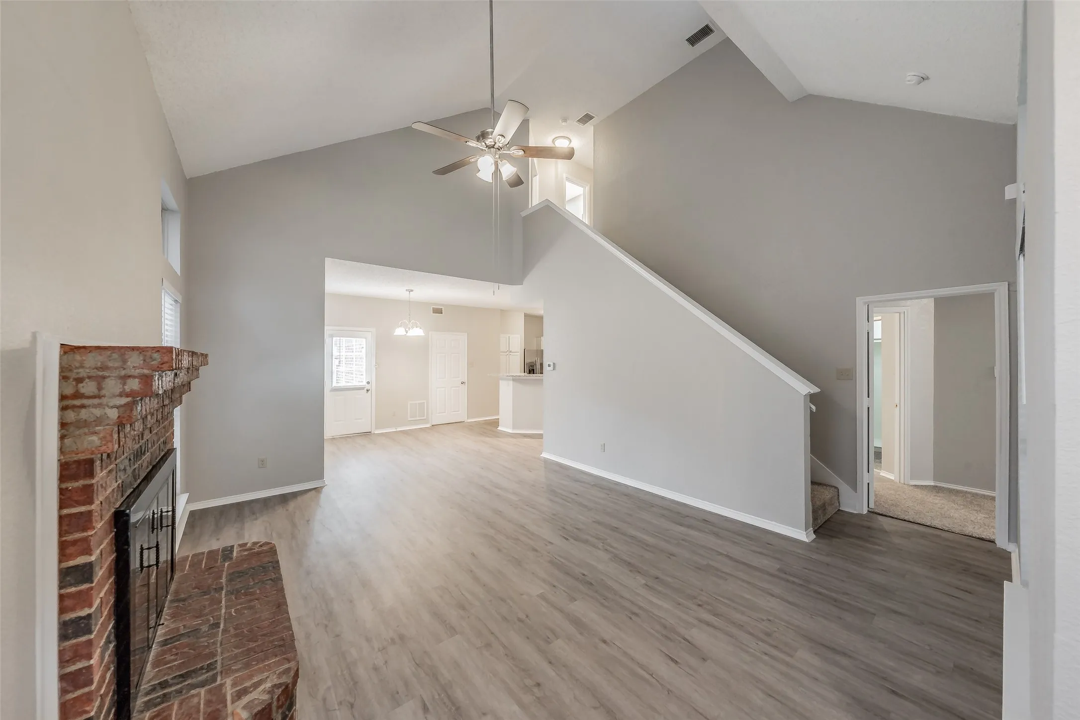 Single Family Residence For Sale in Dallas County , 969 Remington Trail, Mesquite, Texas 75181, 3 Bedroom, 3 Bathroom, 2 Garage spaces, 1,483 Sqft, built in 1989, mls#21341909, Real Estate Agent in Mesquite, Homes For Sale in Dallas county, Homes For Sale in Mesquite, Realtor in Mesquite Texas, Real Estate Brokerage Independent Realty Texas, Luminita Cordes Realtor
