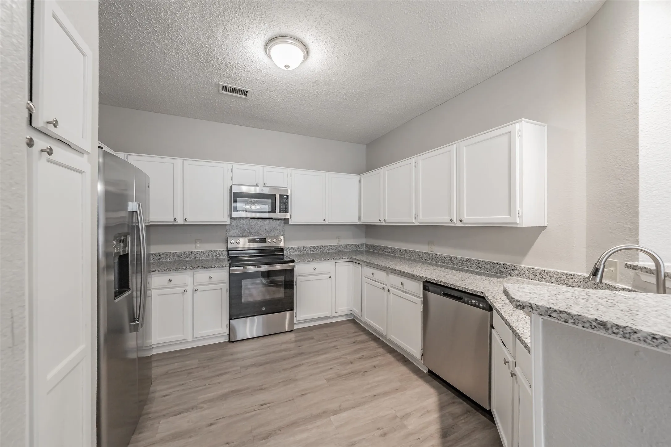 Single Family Residence For Sale in Dallas County , 969 Remington Trail, Mesquite, Texas 75181, 3 Bedroom, 3 Bathroom, 2 Garage spaces, 1,483 Sqft, built in 1989, mls#21341909, Real Estate Agent in Mesquite, Homes For Sale in Dallas county, Homes For Sale in Mesquite, Realtor in Mesquite Texas, Real Estate Brokerage Independent Realty Texas, Luminita Cordes Realtor