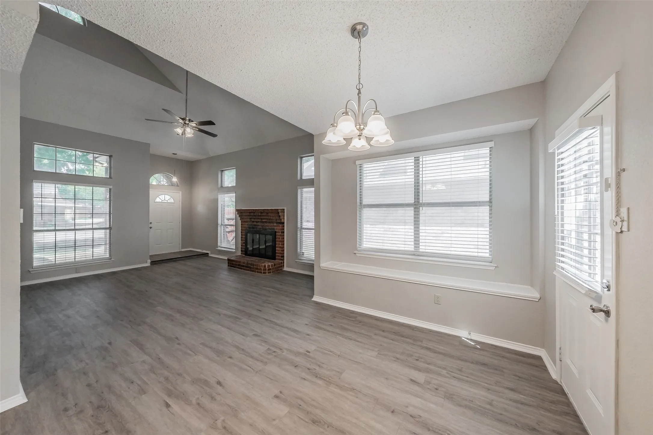 Single Family Residence For Sale in Dallas County , 969 Remington Trail, Mesquite, Texas 75181, 3 Bedroom, 3 Bathroom, 2 Garage spaces, 1,483 Sqft, built in 1989, mls#21341909, Real Estate Agent in Mesquite, Homes For Sale in Dallas county, Homes For Sale in Mesquite, Realtor in Mesquite Texas, Real Estate Brokerage Independent Realty Texas, Luminita Cordes Realtor