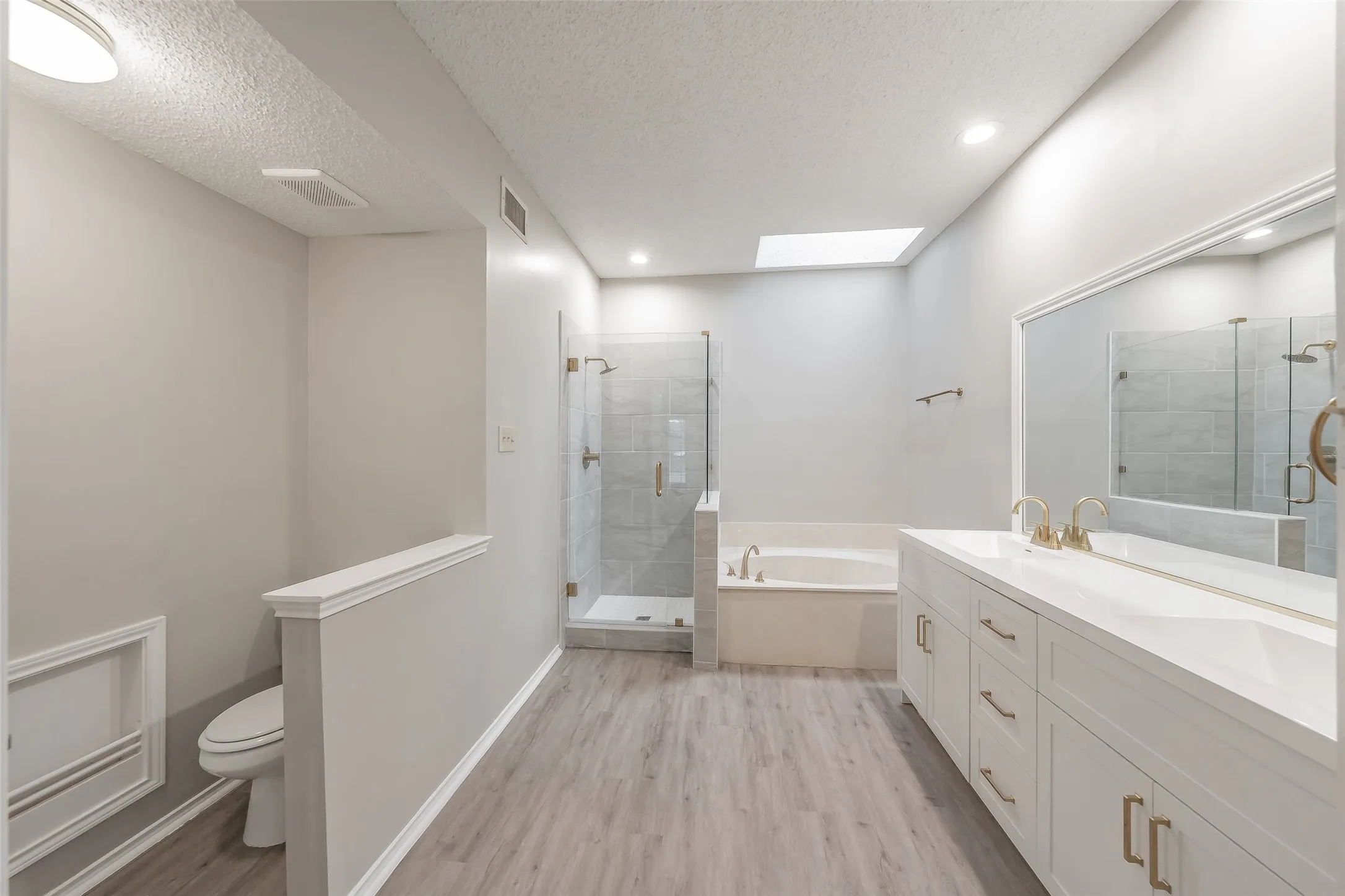 Single Family Residence For Sale in Dallas County , 969 Remington Trail, Mesquite, Texas 75181, 3 Bedroom, 3 Bathroom, 2 Garage spaces, 1,483 Sqft, built in 1989, mls#21341909, Real Estate Agent in Mesquite, Homes For Sale in Dallas county, Homes For Sale in Mesquite, Realtor in Mesquite Texas, Real Estate Brokerage Independent Realty Texas, Luminita Cordes Realtor