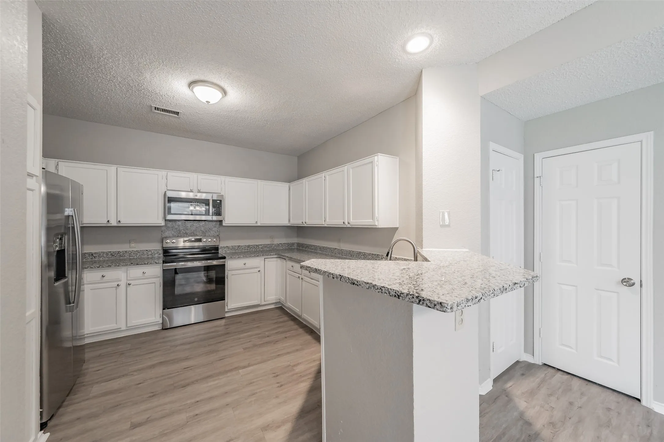 Single Family Residence For Sale in Dallas County , 969 Remington Trail, Mesquite, Texas 75181, 3 Bedroom, 3 Bathroom, 2 Garage spaces, 1,483 Sqft, built in 1989, mls#21341909, Real Estate Agent in Mesquite, Homes For Sale in Dallas county, Homes For Sale in Mesquite, Realtor in Mesquite Texas, Real Estate Brokerage Independent Realty Texas, Luminita Cordes Realtor