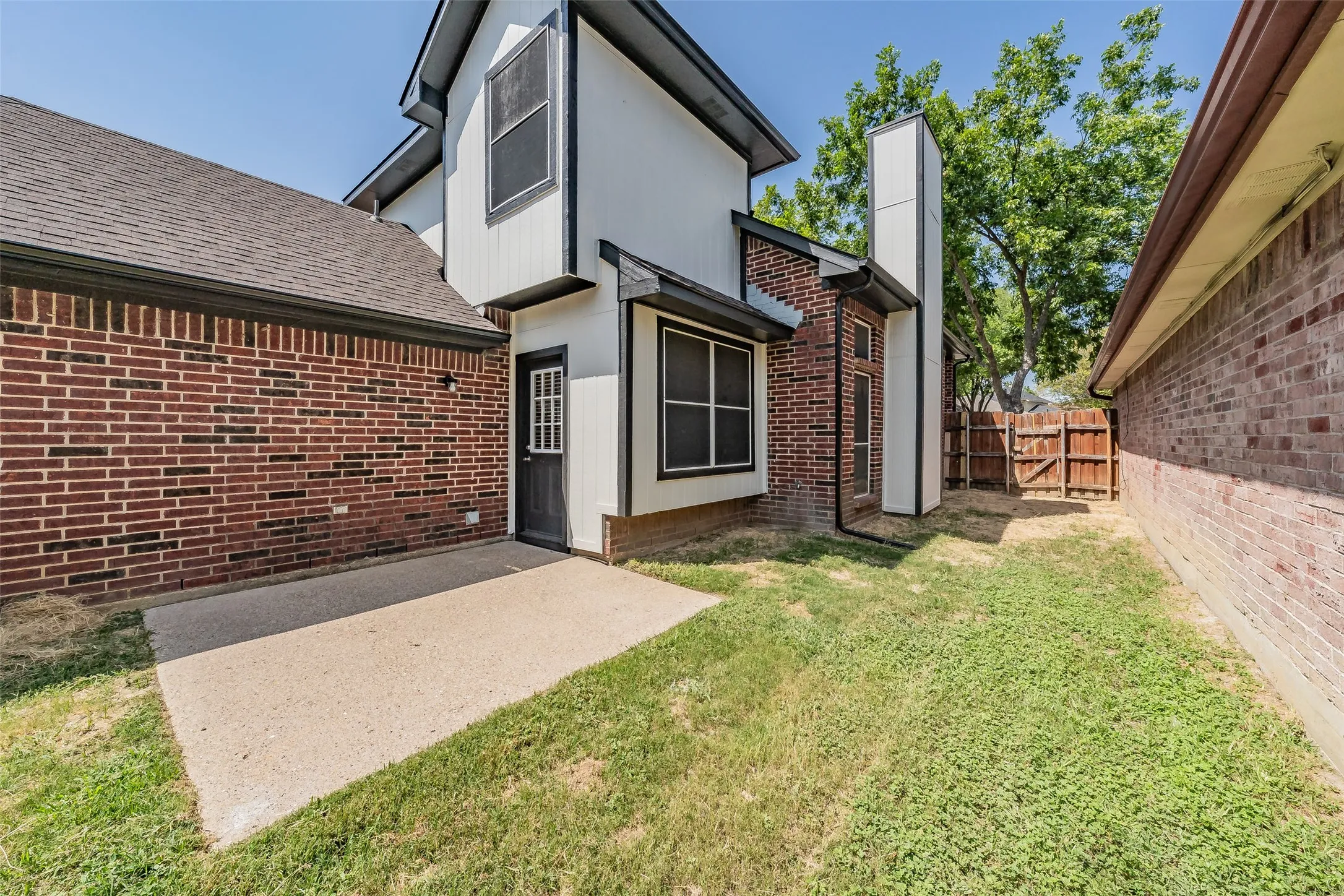 Single Family Residence For Sale in Dallas County , 969 Remington Trail, Mesquite, Texas 75181, 3 Bedroom, 3 Bathroom, 2 Garage spaces, 1,483 Sqft, built in 1989, mls#21341909, Real Estate Agent in Mesquite, Homes For Sale in Dallas county, Homes For Sale in Mesquite, Realtor in Mesquite Texas, Real Estate Brokerage Independent Realty Texas, Luminita Cordes Realtor