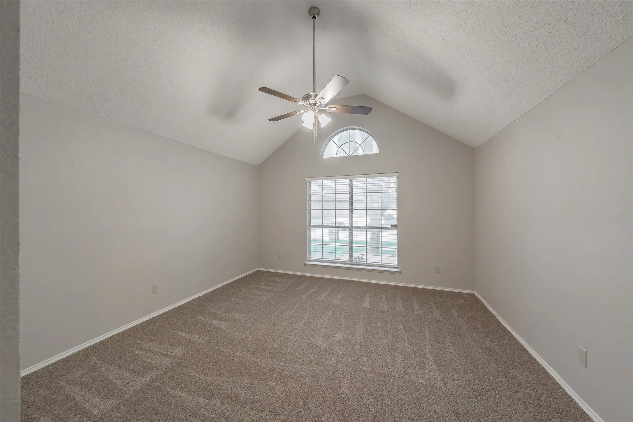 Single Family Residence For Sale in Dallas County , 969 Remington Trail, Mesquite, Texas 75181, 3 Bedroom, 3 Bathroom, 2 Garage spaces, 1,483 Sqft, built in 1989, mls#21341909, Real Estate Agent in Mesquite, Homes For Sale in Dallas county, Homes For Sale in Mesquite, Realtor in Mesquite Texas, Real Estate Brokerage Independent Realty Texas, Luminita Cordes Realtor