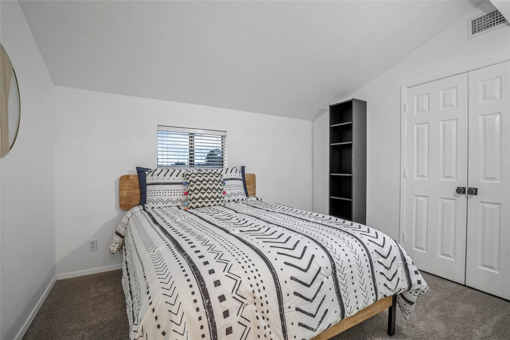 Single Family Residence For Sale in Denton County , 1510 Hillcrest Boulevard, Little Elm, Texas 75068, 5 Bedroom, 3 Bathroom, Garage spaces, 2,520 Sqft, built in 1983, mls#21340471, Real Estate Agent in Little Elm, Homes For Sale in Denton county, Homes For Sale in Little Elm, Realtor in Little Elm Texas, Real Estate Brokerage Independent Realty Texas, Luminita Cordes Realtor