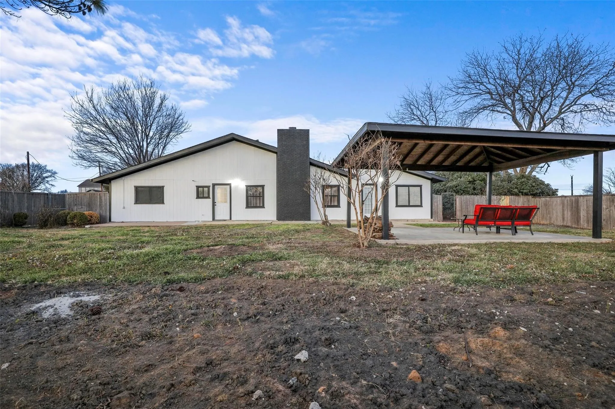 Single Family Residence For Sale in Denton County , 1510 Hillcrest Boulevard, Little Elm, Texas 75068, 5 Bedroom, 3 Bathroom, Garage spaces, 2,520 Sqft, built in 1983, mls#21340471, Real Estate Agent in Little Elm, Homes For Sale in Denton county, Homes For Sale in Little Elm, Realtor in Little Elm Texas, Real Estate Brokerage Independent Realty Texas, Luminita Cordes Realtor