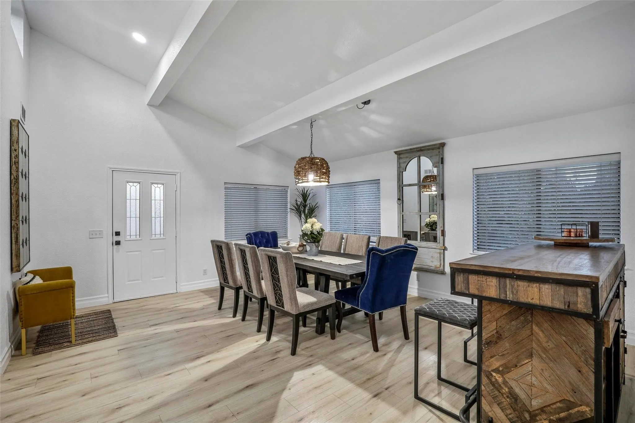 Single Family Residence For Sale in Denton County , 1510 Hillcrest Boulevard, Little Elm, Texas 75068, 5 Bedroom, 3 Bathroom, Garage spaces, 2,520 Sqft, built in 1983, mls#21340471, Real Estate Agent in Little Elm, Homes For Sale in Denton county, Homes For Sale in Little Elm, Realtor in Little Elm Texas, Real Estate Brokerage Independent Realty Texas, Luminita Cordes Realtor