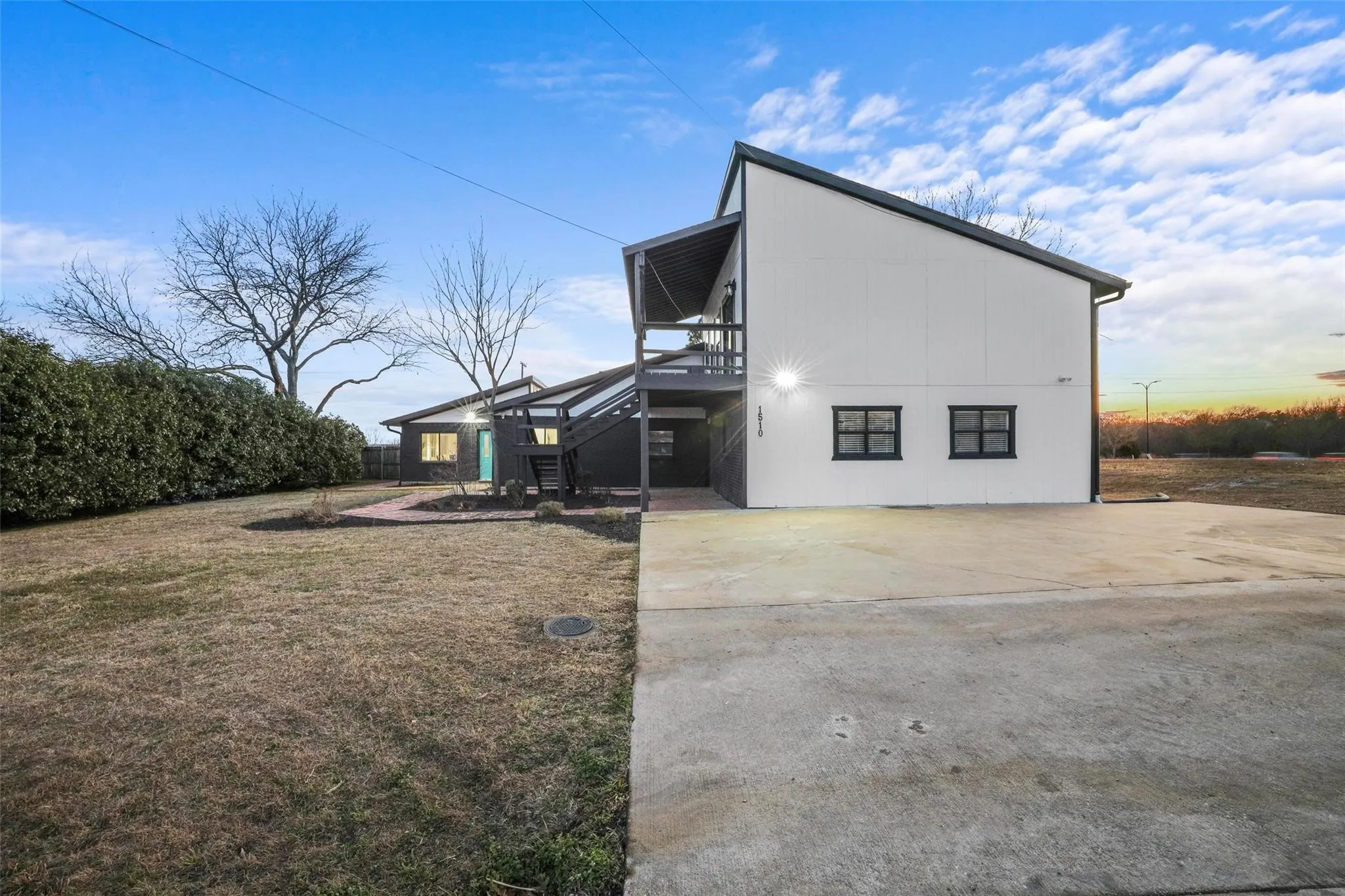 Single Family Residence For Sale in Denton County , 1510 Hillcrest Boulevard, Little Elm, Texas 75068, 5 Bedroom, 3 Bathroom, Garage spaces, 2,520 Sqft, built in 1983, mls#21340471, Real Estate Agent in Little Elm, Homes For Sale in Denton county, Homes For Sale in Little Elm, Realtor in Little Elm Texas, Real Estate Brokerage Independent Realty Texas, Luminita Cordes Realtor