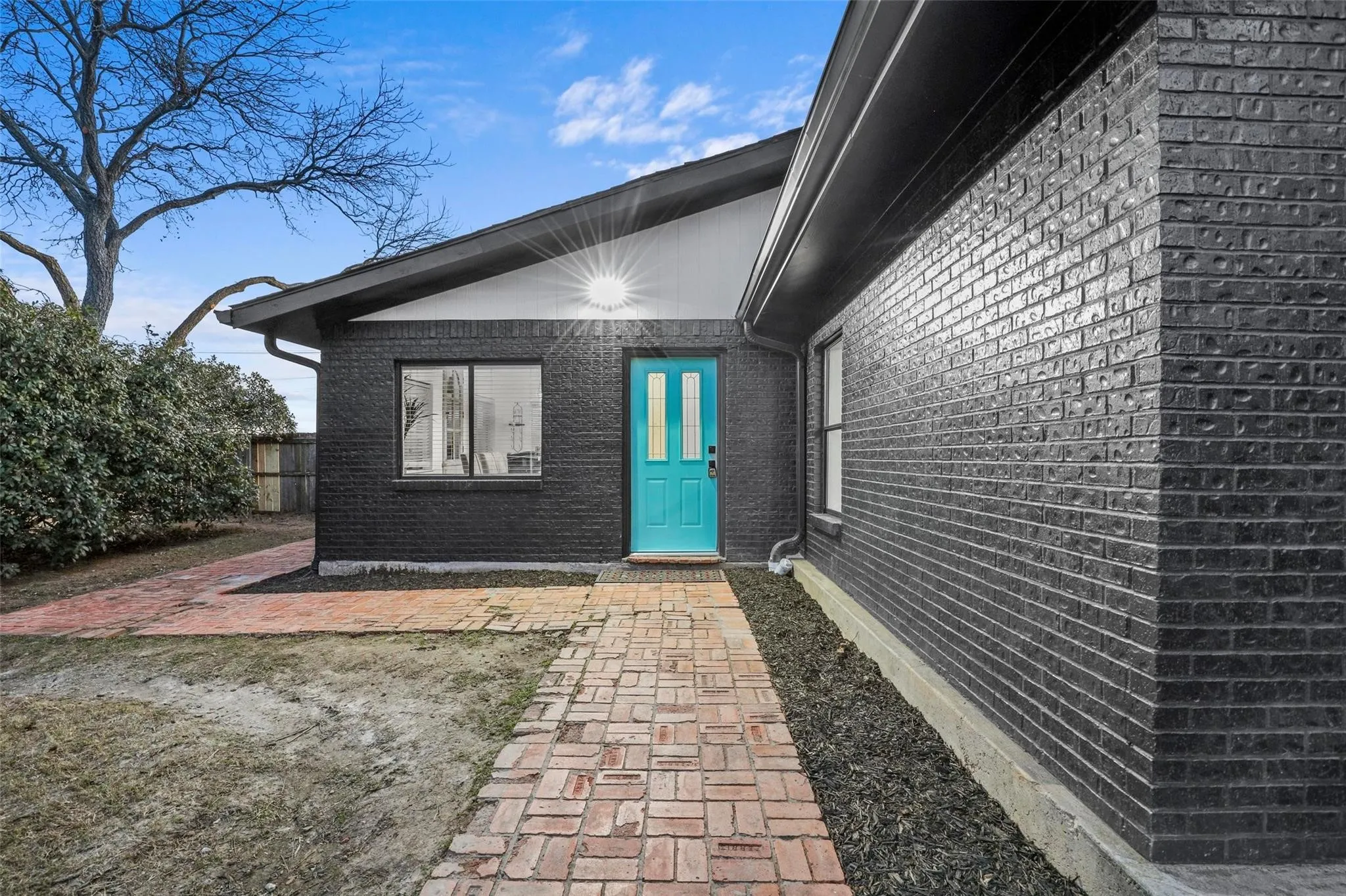 Single Family Residence For Sale in Denton County , 1510 Hillcrest Boulevard, Little Elm, Texas 75068, 5 Bedroom, 3 Bathroom, Garage spaces, 2,520 Sqft, built in 1983, mls#21340471, Real Estate Agent in Little Elm, Homes For Sale in Denton county, Homes For Sale in Little Elm, Realtor in Little Elm Texas, Real Estate Brokerage Independent Realty Texas, Luminita Cordes Realtor