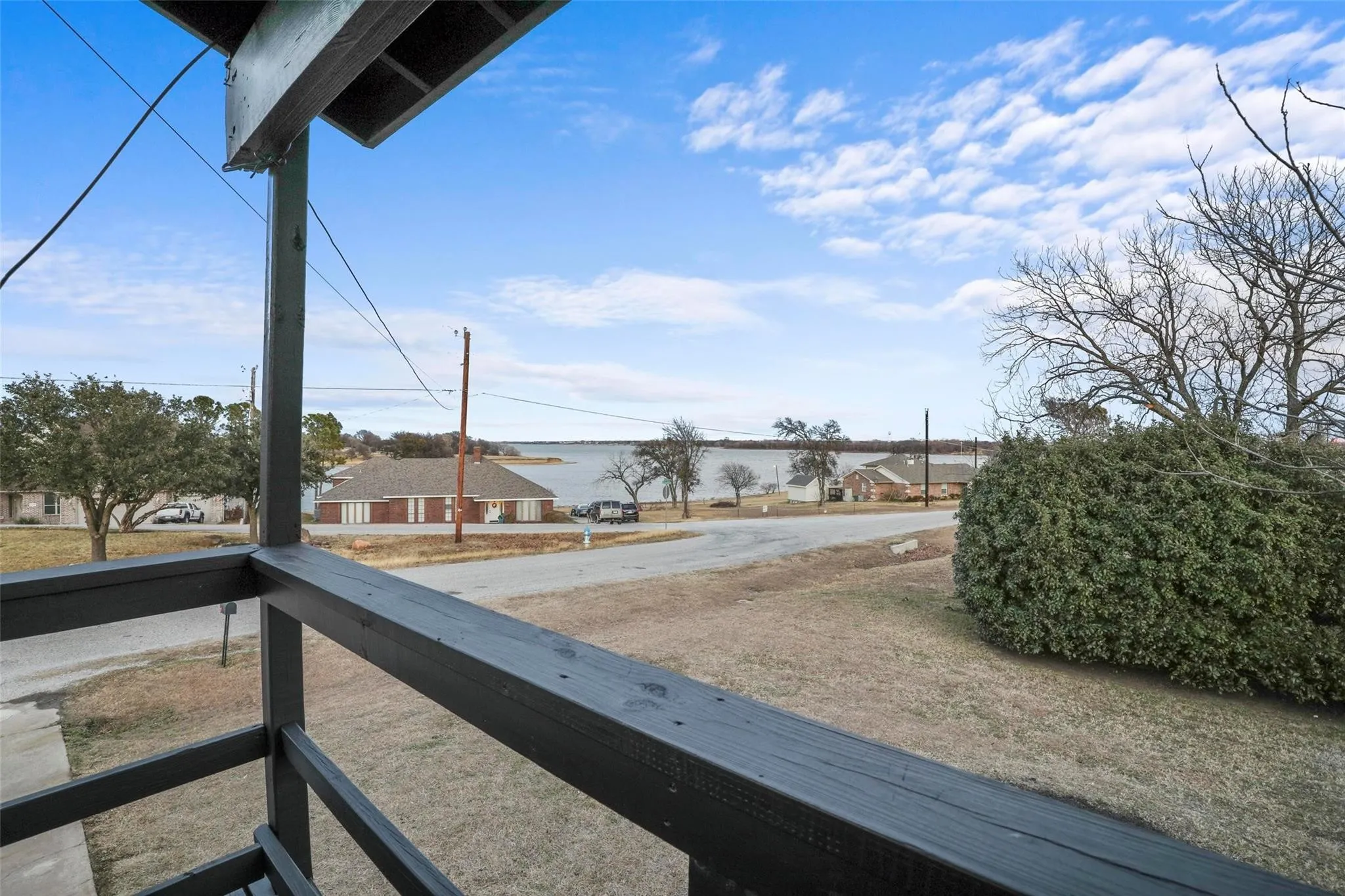 Single Family Residence For Sale in Denton County , 1510 Hillcrest Boulevard, Little Elm, Texas 75068, 5 Bedroom, 3 Bathroom, Garage spaces, 2,520 Sqft, built in 1983, mls#21340471, Real Estate Agent in Little Elm, Homes For Sale in Denton county, Homes For Sale in Little Elm, Realtor in Little Elm Texas, Real Estate Brokerage Independent Realty Texas, Luminita Cordes Realtor