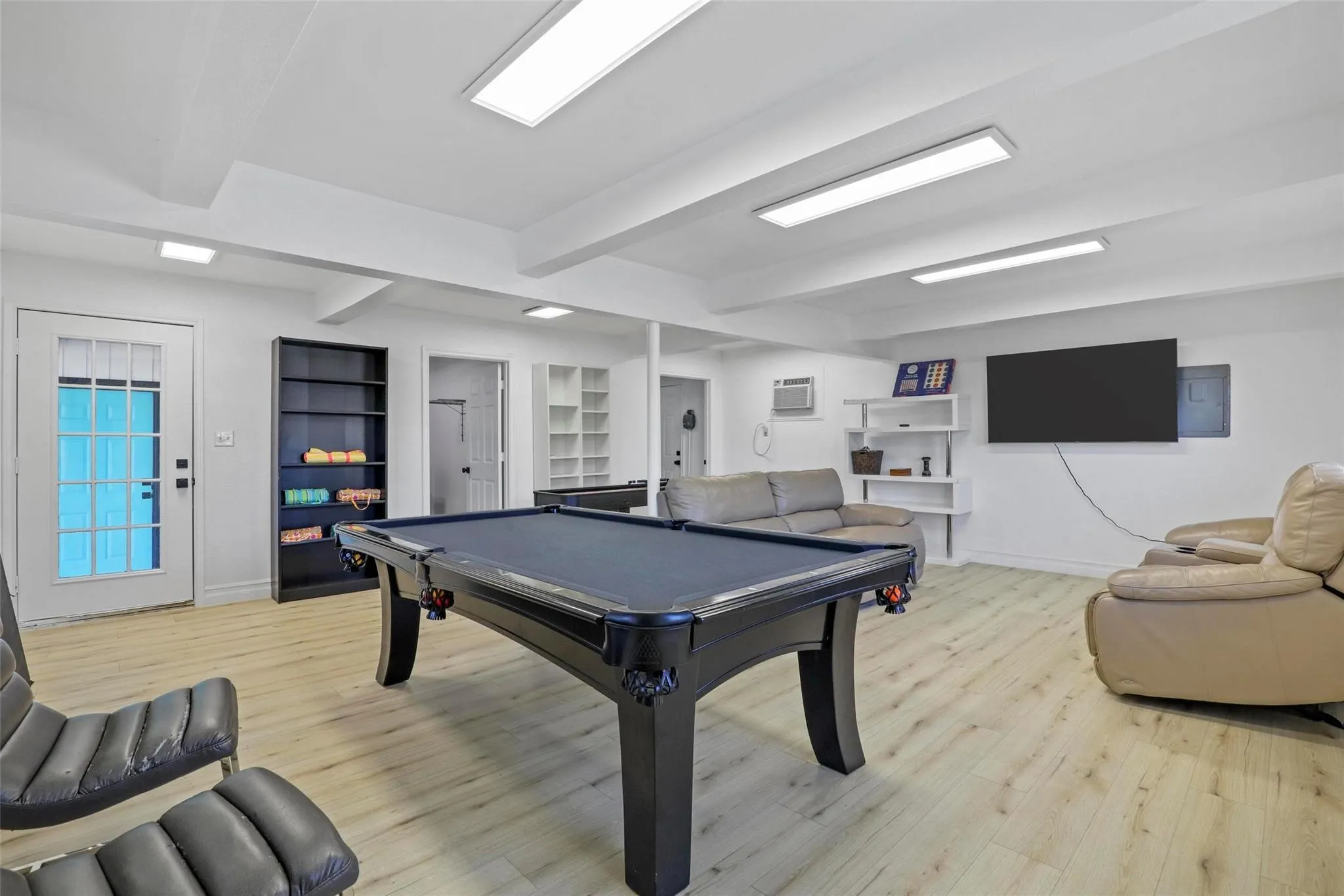 Single Family Residence For Sale in Denton County , 1510 Hillcrest Boulevard, Little Elm, Texas 75068, 5 Bedroom, 3 Bathroom, Garage spaces, 2,520 Sqft, built in 1983, mls#21340471, Real Estate Agent in Little Elm, Homes For Sale in Denton county, Homes For Sale in Little Elm, Realtor in Little Elm Texas, Real Estate Brokerage Independent Realty Texas, Luminita Cordes Realtor