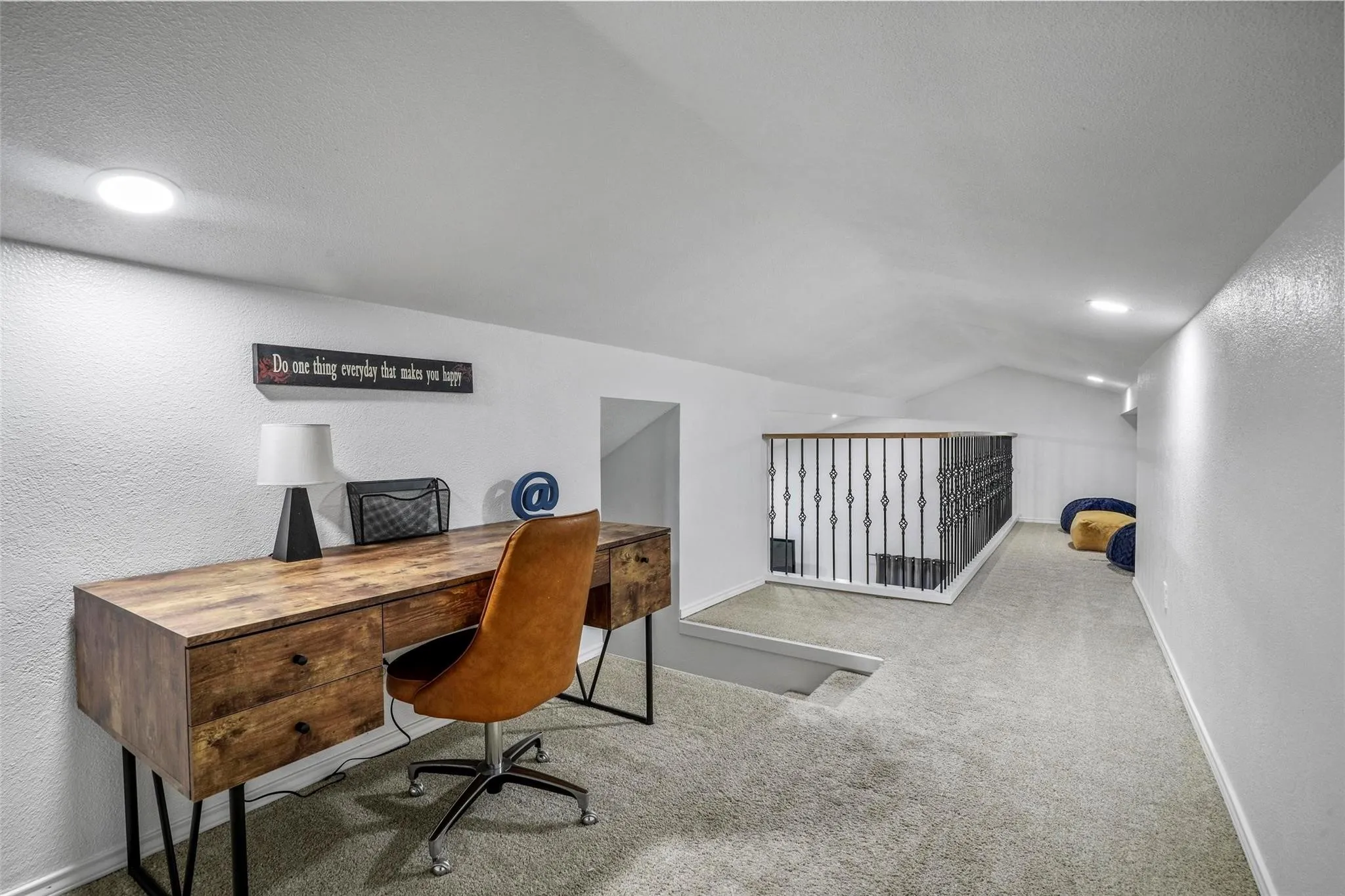 Single Family Residence For Sale in Denton County , 1510 Hillcrest Boulevard, Little Elm, Texas 75068, 5 Bedroom, 3 Bathroom, Garage spaces, 2,520 Sqft, built in 1983, mls#21340471, Real Estate Agent in Little Elm, Homes For Sale in Denton county, Homes For Sale in Little Elm, Realtor in Little Elm Texas, Real Estate Brokerage Independent Realty Texas, Luminita Cordes Realtor