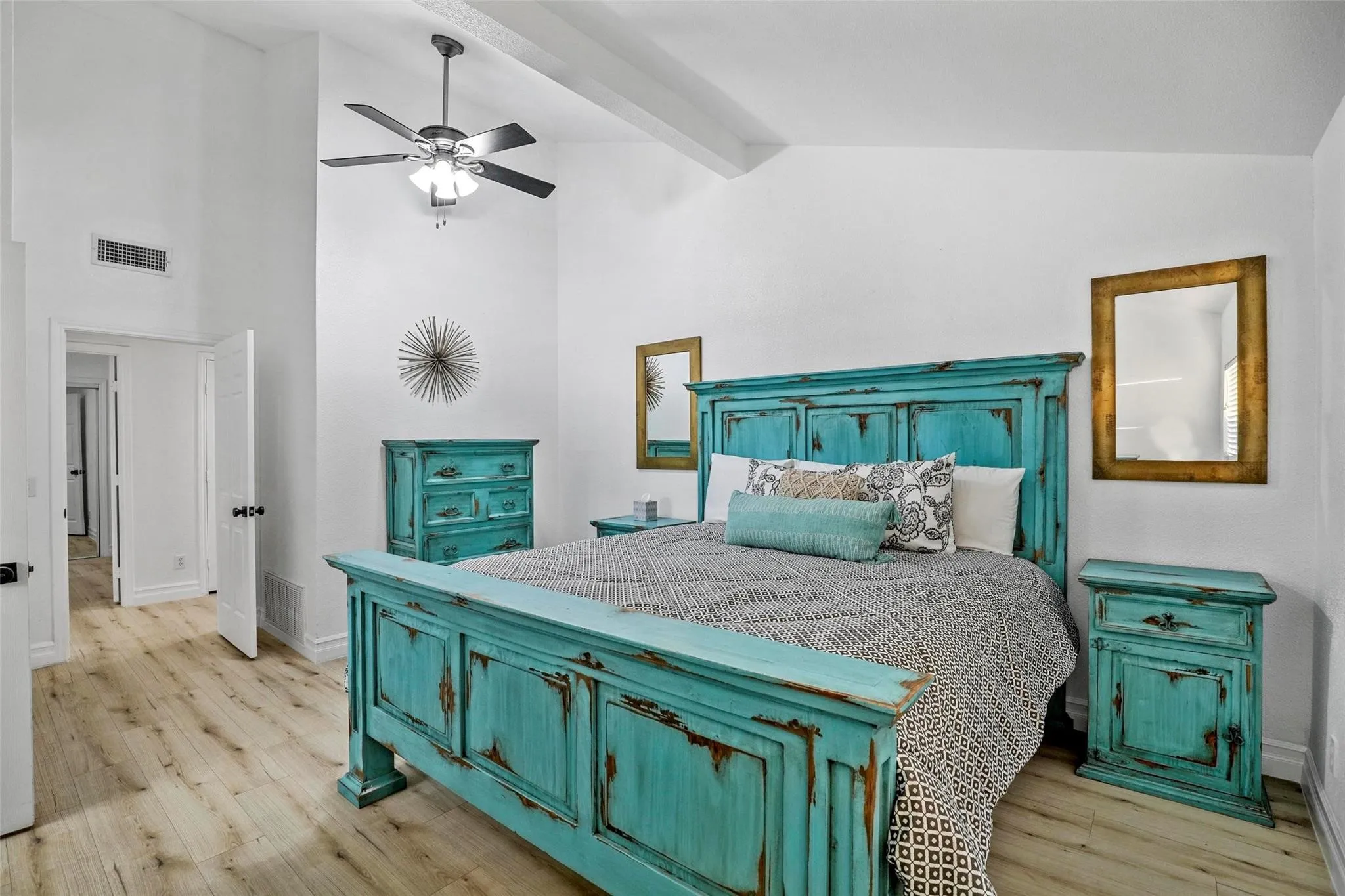 Single Family Residence For Sale in Denton County , 1510 Hillcrest Boulevard, Little Elm, Texas 75068, 5 Bedroom, 3 Bathroom, Garage spaces, 2,520 Sqft, built in 1983, mls#21340471, Real Estate Agent in Little Elm, Homes For Sale in Denton county, Homes For Sale in Little Elm, Realtor in Little Elm Texas, Real Estate Brokerage Independent Realty Texas, Luminita Cordes Realtor