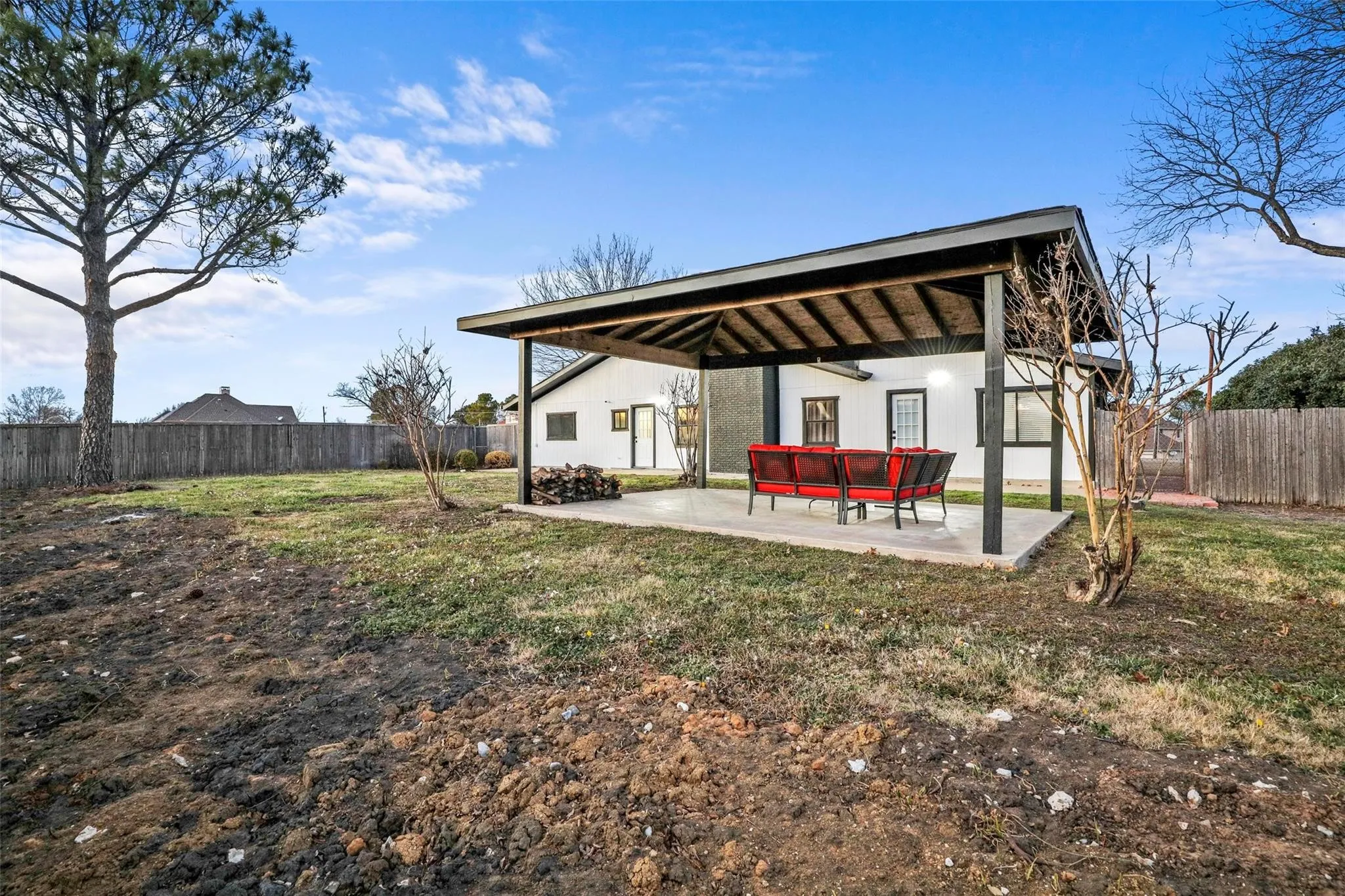 Single Family Residence For Sale in Denton County , 1510 Hillcrest Boulevard, Little Elm, Texas 75068, 5 Bedroom, 3 Bathroom, Garage spaces, 2,520 Sqft, built in 1983, mls#21340471, Real Estate Agent in Little Elm, Homes For Sale in Denton county, Homes For Sale in Little Elm, Realtor in Little Elm Texas, Real Estate Brokerage Independent Realty Texas, Luminita Cordes Realtor