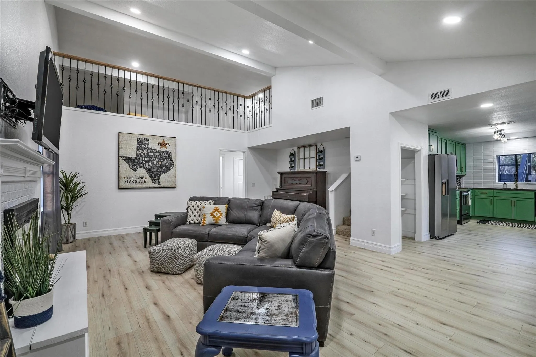 Single Family Residence For Sale in Denton County , 1510 Hillcrest Boulevard, Little Elm, Texas 75068, 5 Bedroom, 3 Bathroom, Garage spaces, 2,520 Sqft, built in 1983, mls#21340471, Real Estate Agent in Little Elm, Homes For Sale in Denton county, Homes For Sale in Little Elm, Realtor in Little Elm Texas, Real Estate Brokerage Independent Realty Texas, Luminita Cordes Realtor