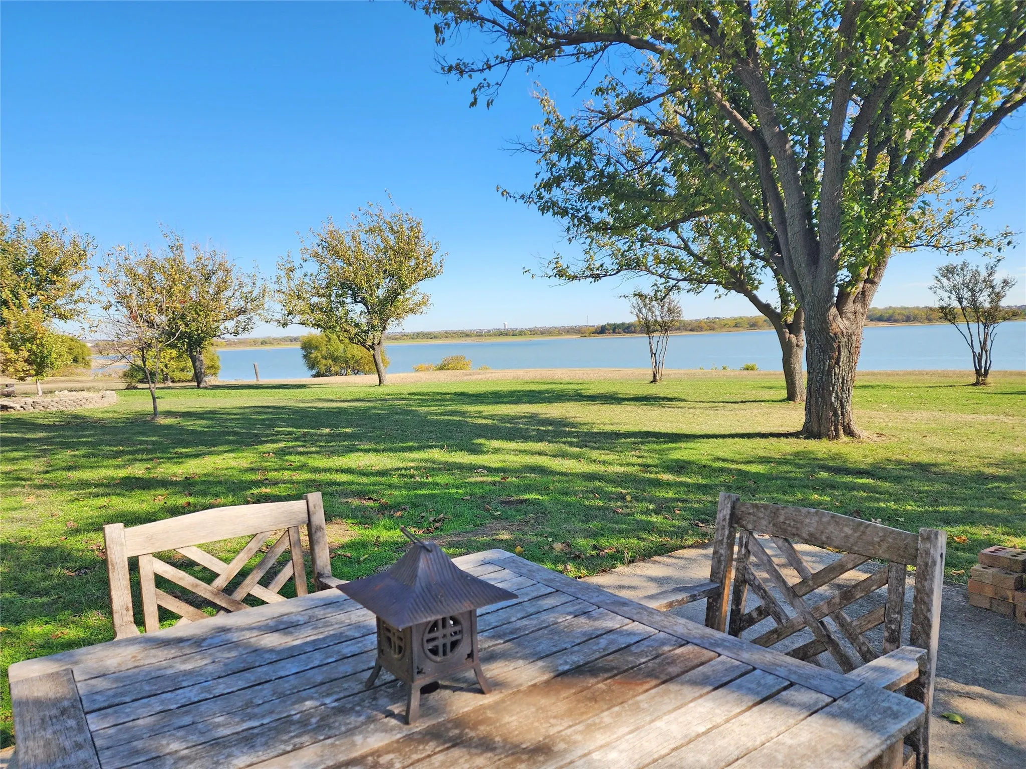 Single Family Residence For Sale in Denton County , 679 Doe Creek Road, Little Elm, Texas 75068, 5 Bedroom, 4 Bathroom, 2 Garage spaces, 2,536 Sqft, built in 1983, Price $2,150,000, mls#21341917, Real Estate Agent in Little Elm, Homes For Sale in Denton county, Homes For Sale in Little Elm, Realtor in Little Elm Texas, Real Estate Brokerage Independent Realty Texas, Luminita Cordes Realtor