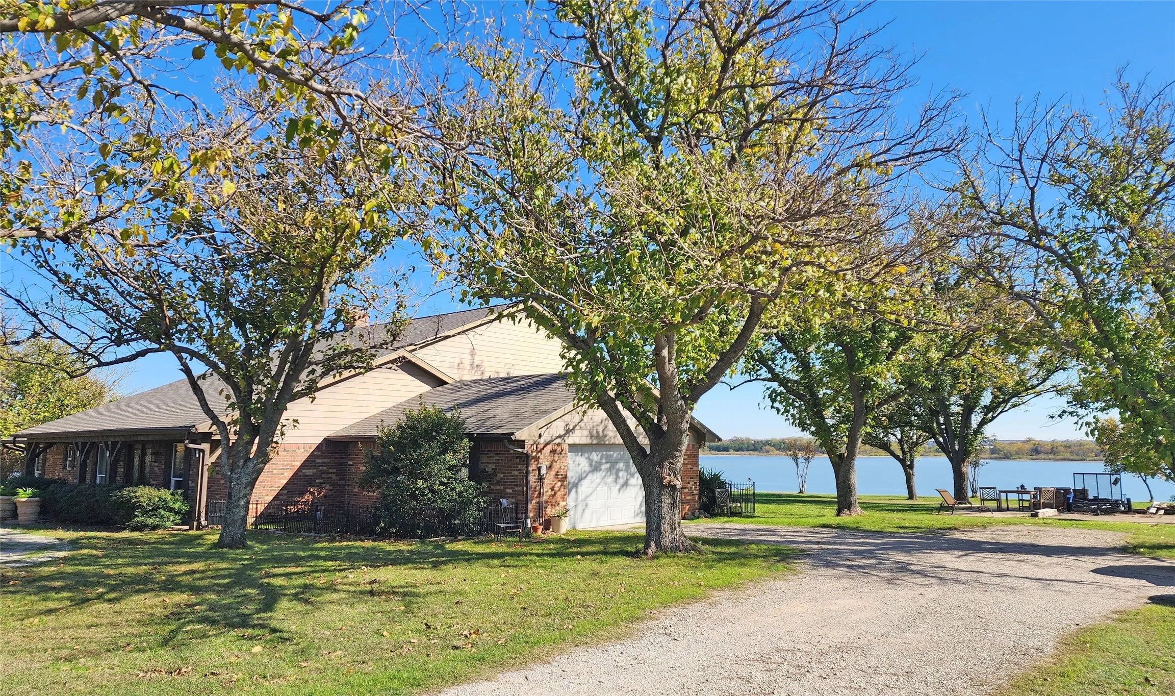 Single Family Residence For Sale in Denton County , 679 Doe Creek Road, Little Elm, Texas 75068, 5 Bedroom, 4 Bathroom, 2 Garage spaces, 2,536 Sqft, built in 1983, Price $2,150,000, mls#21341917, Real Estate Agent in Little Elm, Homes For Sale in Denton county, Homes For Sale in Little Elm, Realtor in Little Elm Texas, Real Estate Brokerage Independent Realty Texas, Luminita Cordes Realtor