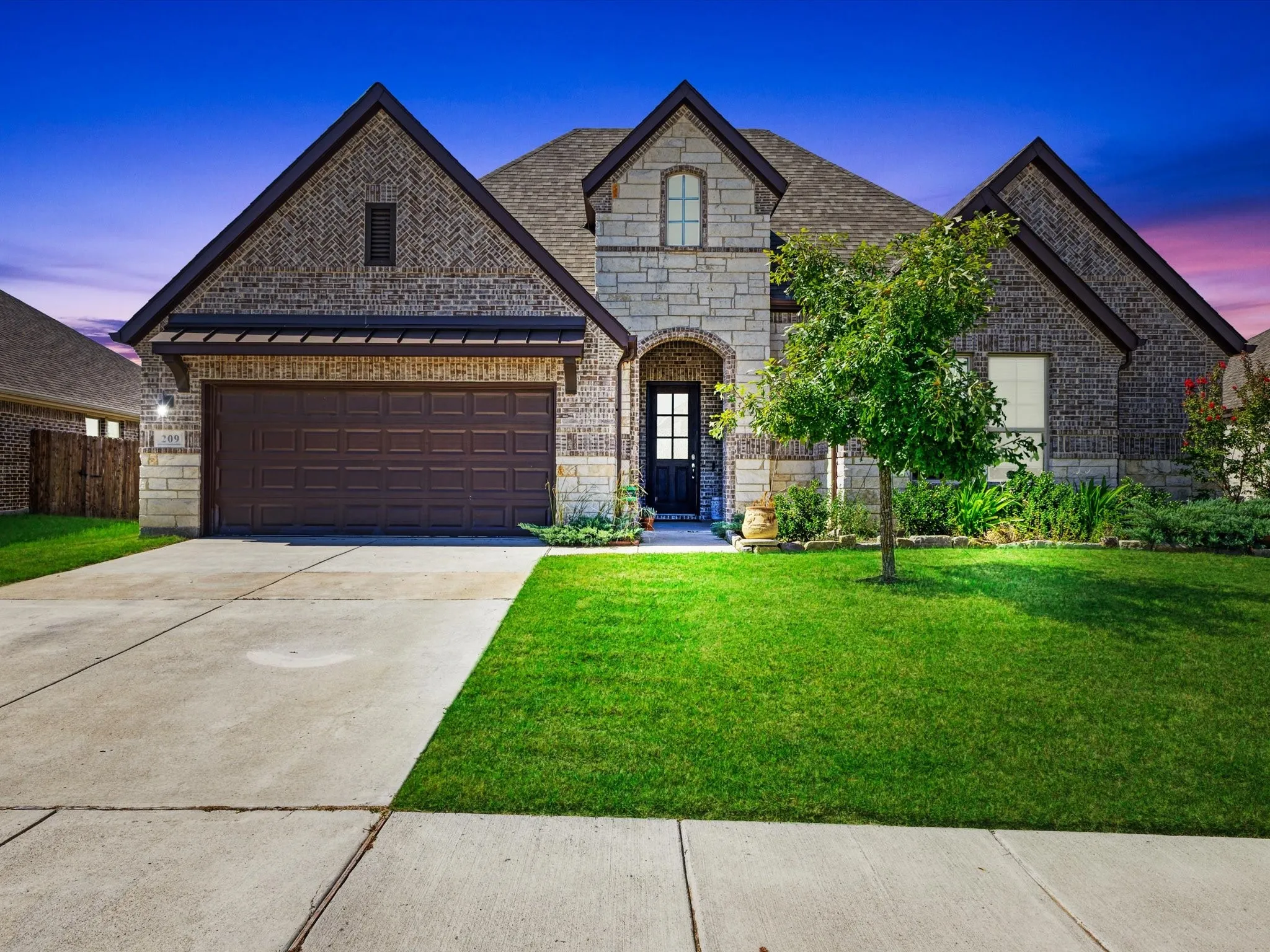 Single Family Residence For Rent in Kaufman County , 209 Chesapeake Drive, Forney, Texas 75126, 4 Bedroom, 3 Bathroom, 2 Garage spaces, 2,950 Sqft, built in 2021, mls#21341921, Real Estate Agent in Forney, Homes For Rent in Kaufman county, Homes For Rent in Forney, Realtor in Forney Texas, Real Estate Brokerage Independent Realty Texas, Luminita Cordes Realtor