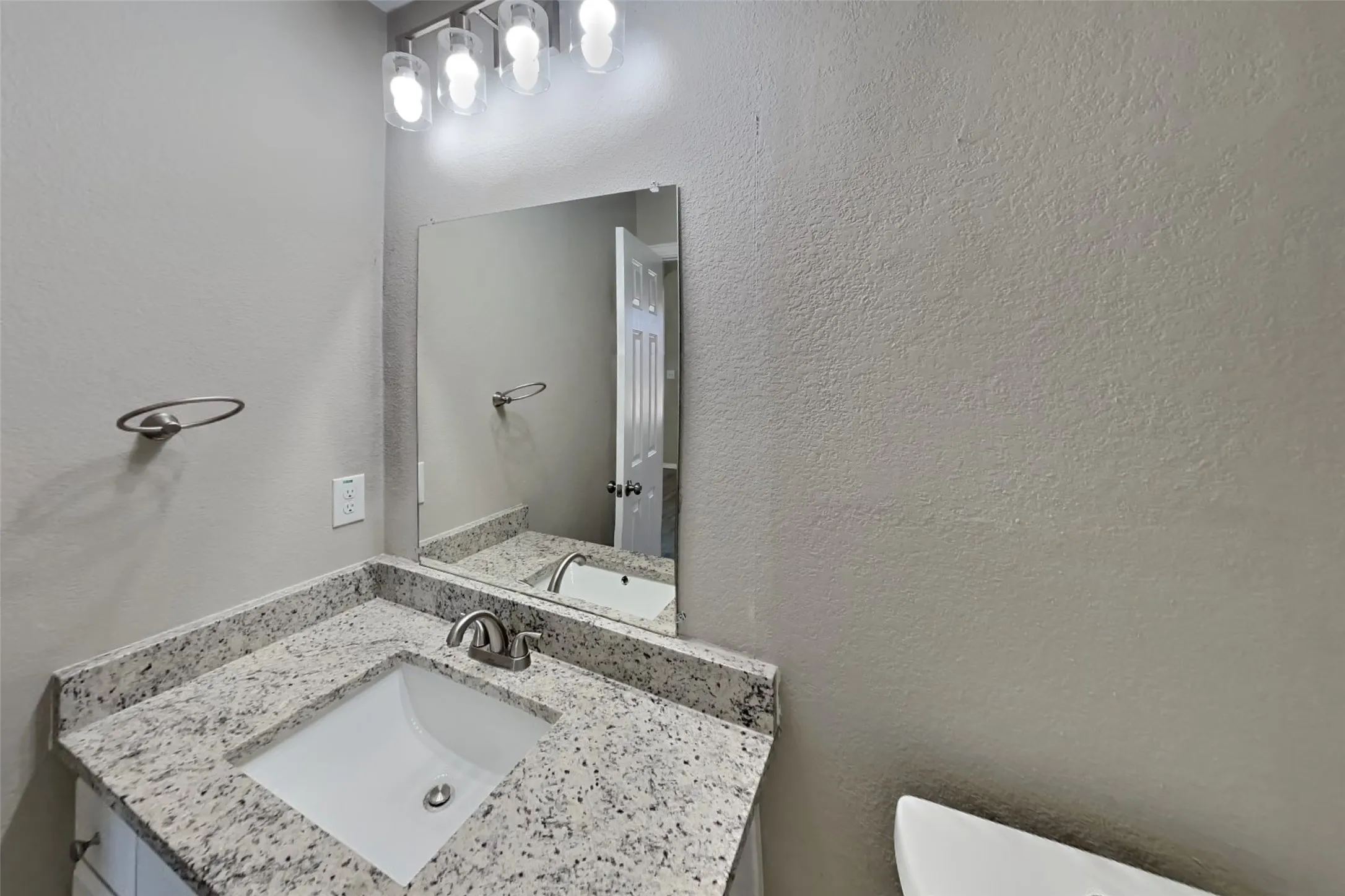 Single Family Residence For Rent in Tarrant County , 11 Willowstone Court, Mansfield, Texas 76063, 5 Bedroom, 3 Bathroom, 2 Garage spaces, 3,049 Sqft, built in 2002, mls#21341922, Real Estate Agent in Mansfield, Homes For Rent in Tarrant county, Homes For Rent in Mansfield, Realtor in Mansfield Texas, Real Estate Brokerage Independent Realty Texas, Luminita Cordes Realtor